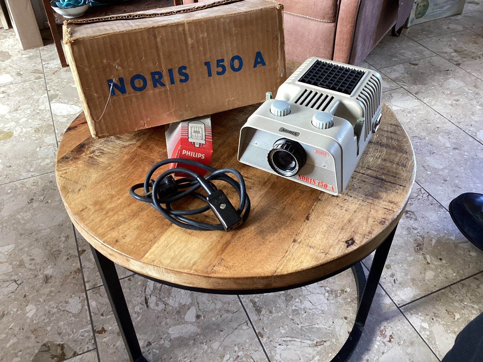 Vintage Noris 150 A en Zeiss Ikon diaprojectoren, Ophalen of Verzenden, Gebruikt