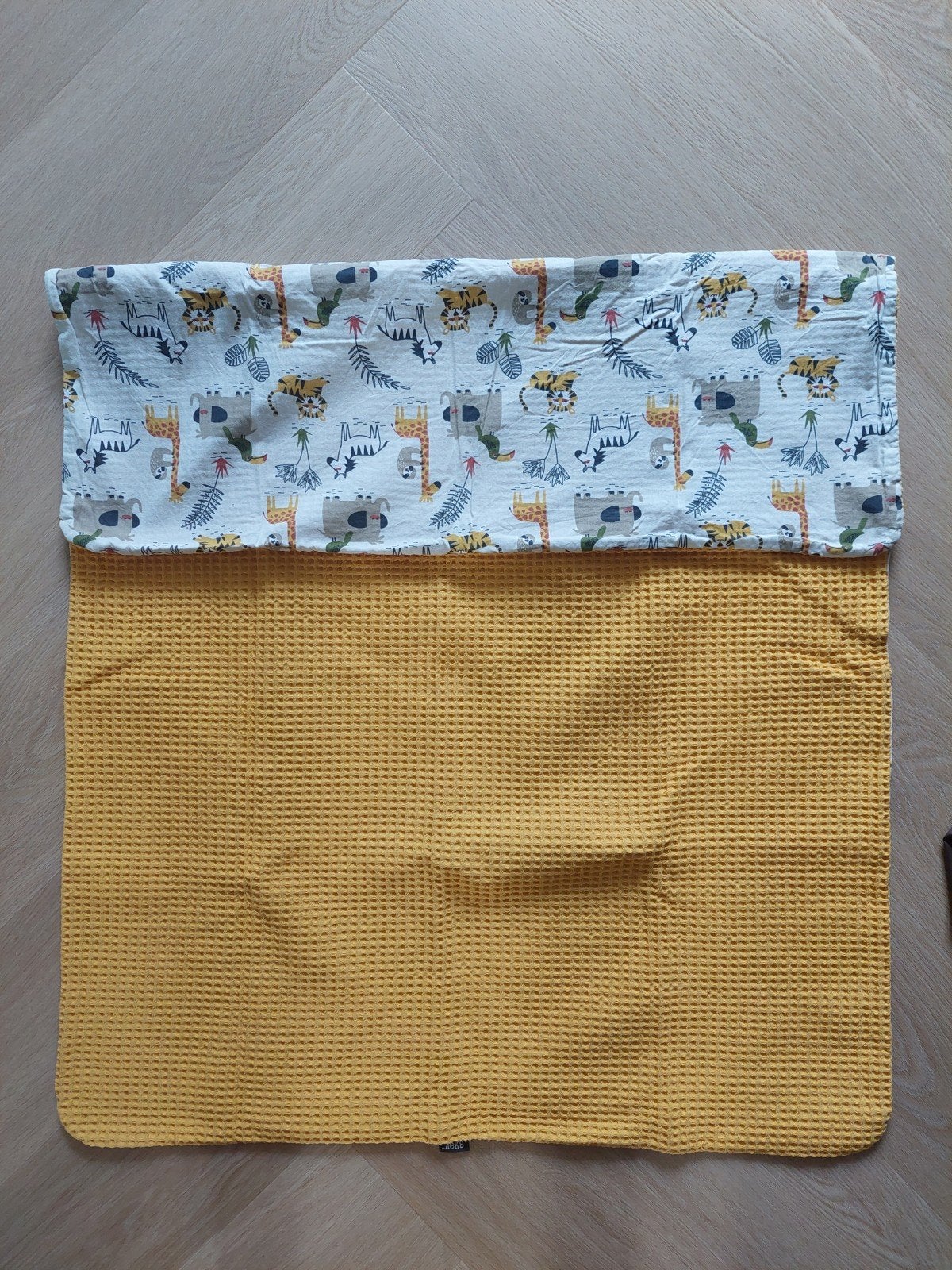 Handgemaakt wiegdeken, Ophalen of Verzenden, Zo goed als nieuw, Handgemaakt, Geel