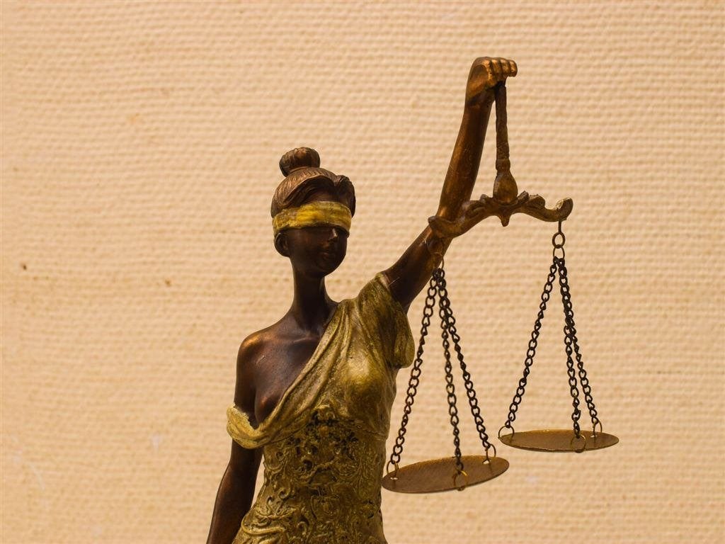 Beeld Van Vrouwe Justitia 51989, Ophalen of Verzenden, Gebruikt, Mens
