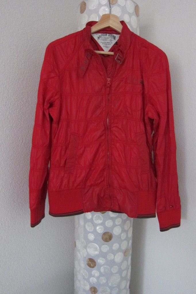 Hilfiger denim zomerjas dames xl rood, Kleding | Dames, Jassen | Zomer, Maat 46/48 (XL) of groter, Zo goed als nieuw, Schipluidenlaan 20 5035KJ Tilburg