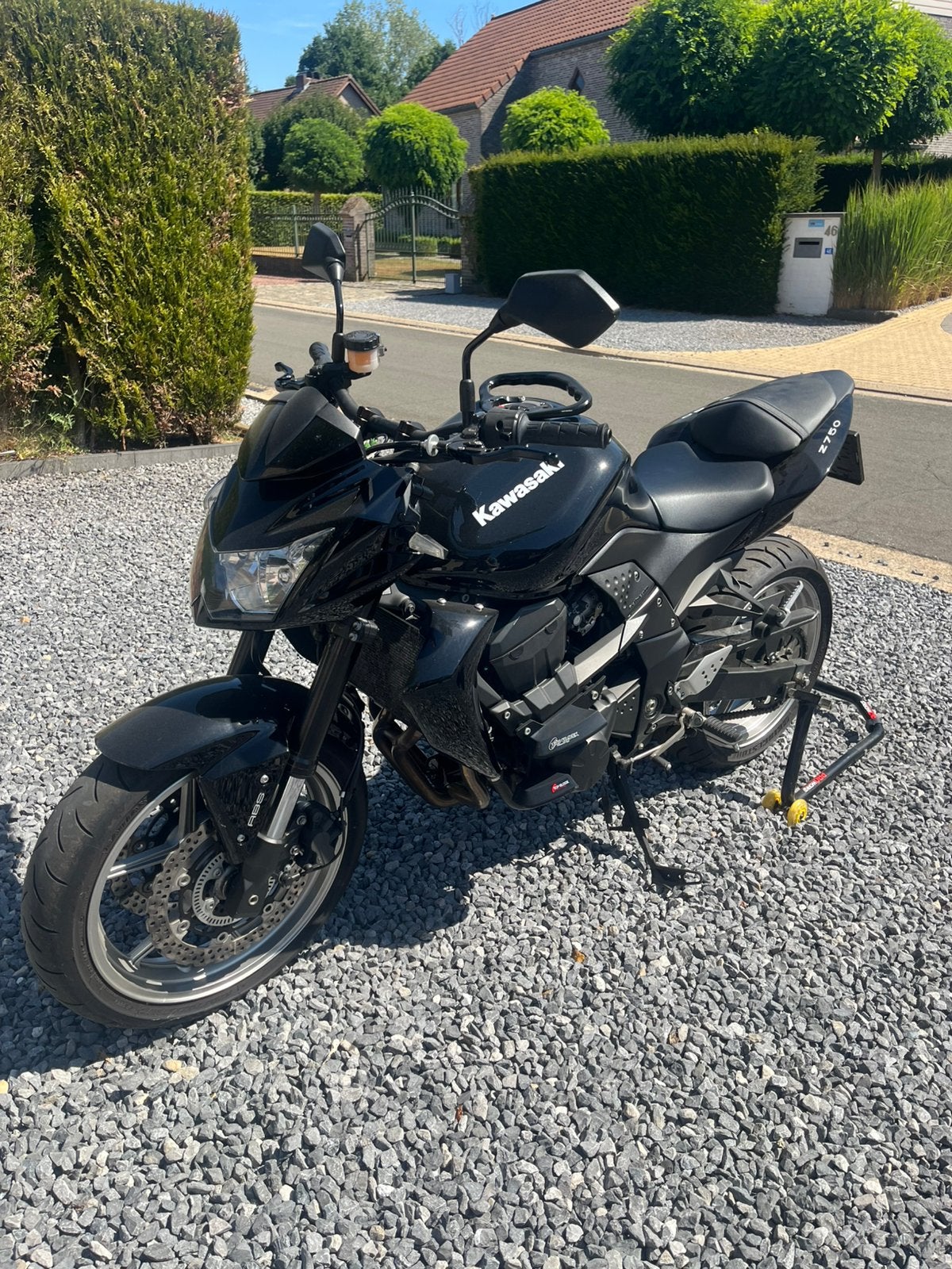 Kawasaki z750 2011 19000km, Ophalen