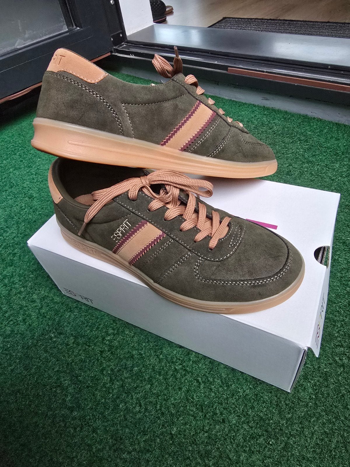 Esprit Sneakers - Zo goed als nieuw, Ophalen of Verzenden, Groen, Esprit, Sneakers of Gympen