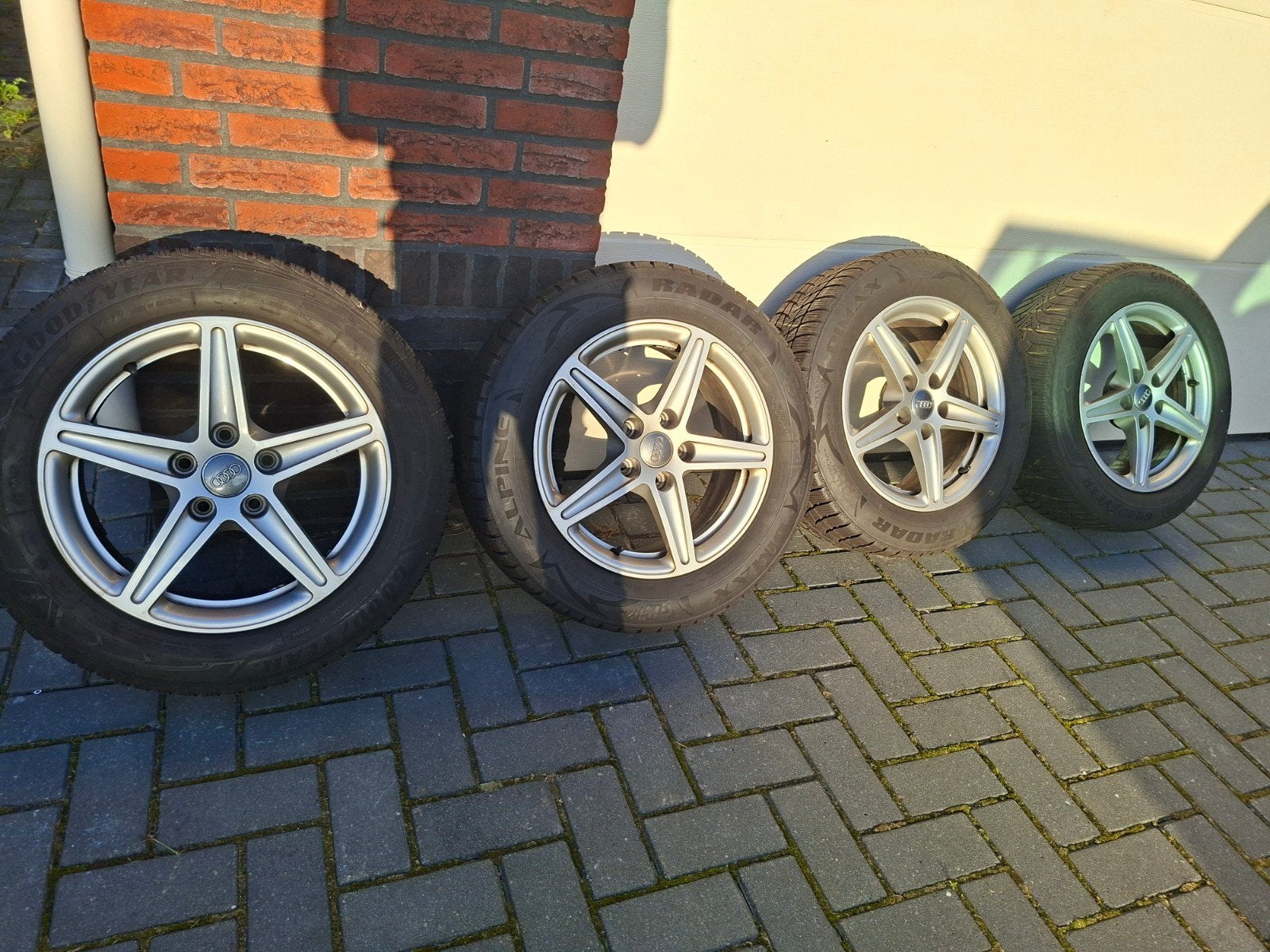 Originele 16" Audi A4 (B9) Velgenset + Winterbanden, Ophalen of Verzenden, Gebruikt, Audi