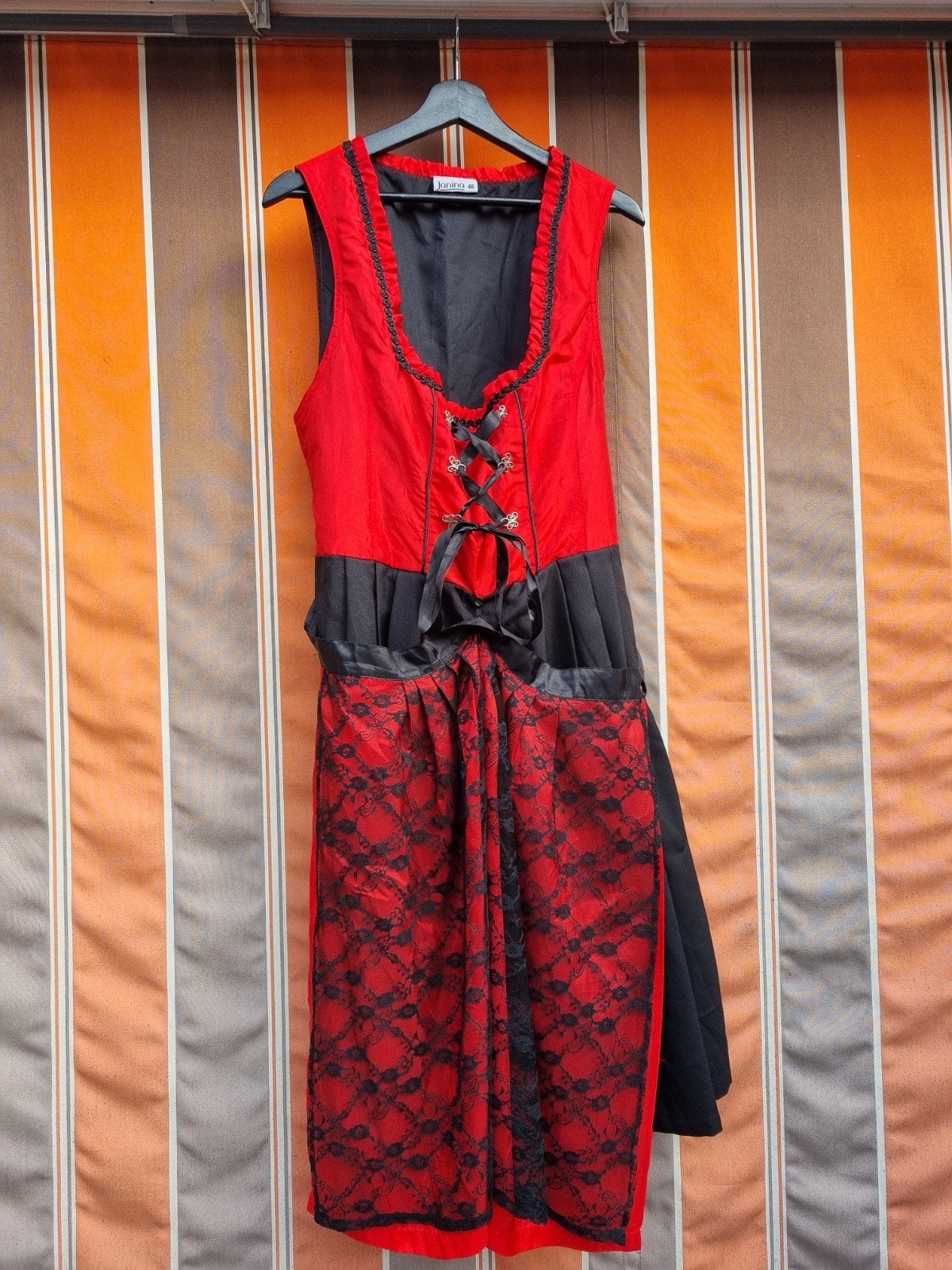 Oktoberfest Dirndl Jurk voor Vrouwen - Rood/Zwart, Maat 46/48 (XL) of groter, Ophalen of Verzenden, Knielengte, Gedragen
