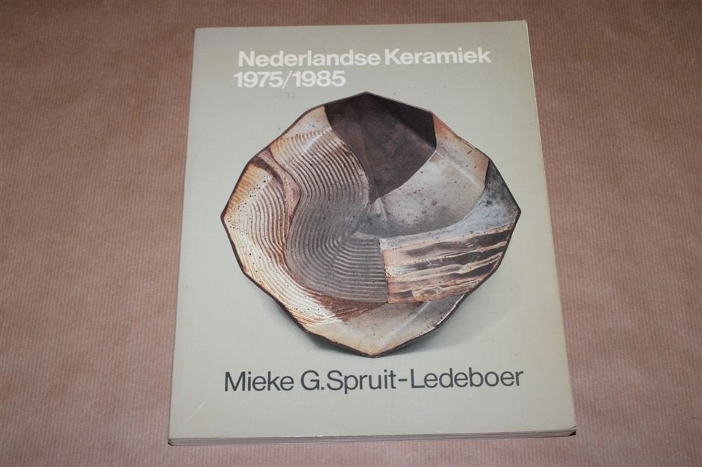 Nederlandse Keramiek 1975/1985 - M. G. Spruit-Ledeboer, Antiek en Kunst, Ophalen of Verzenden