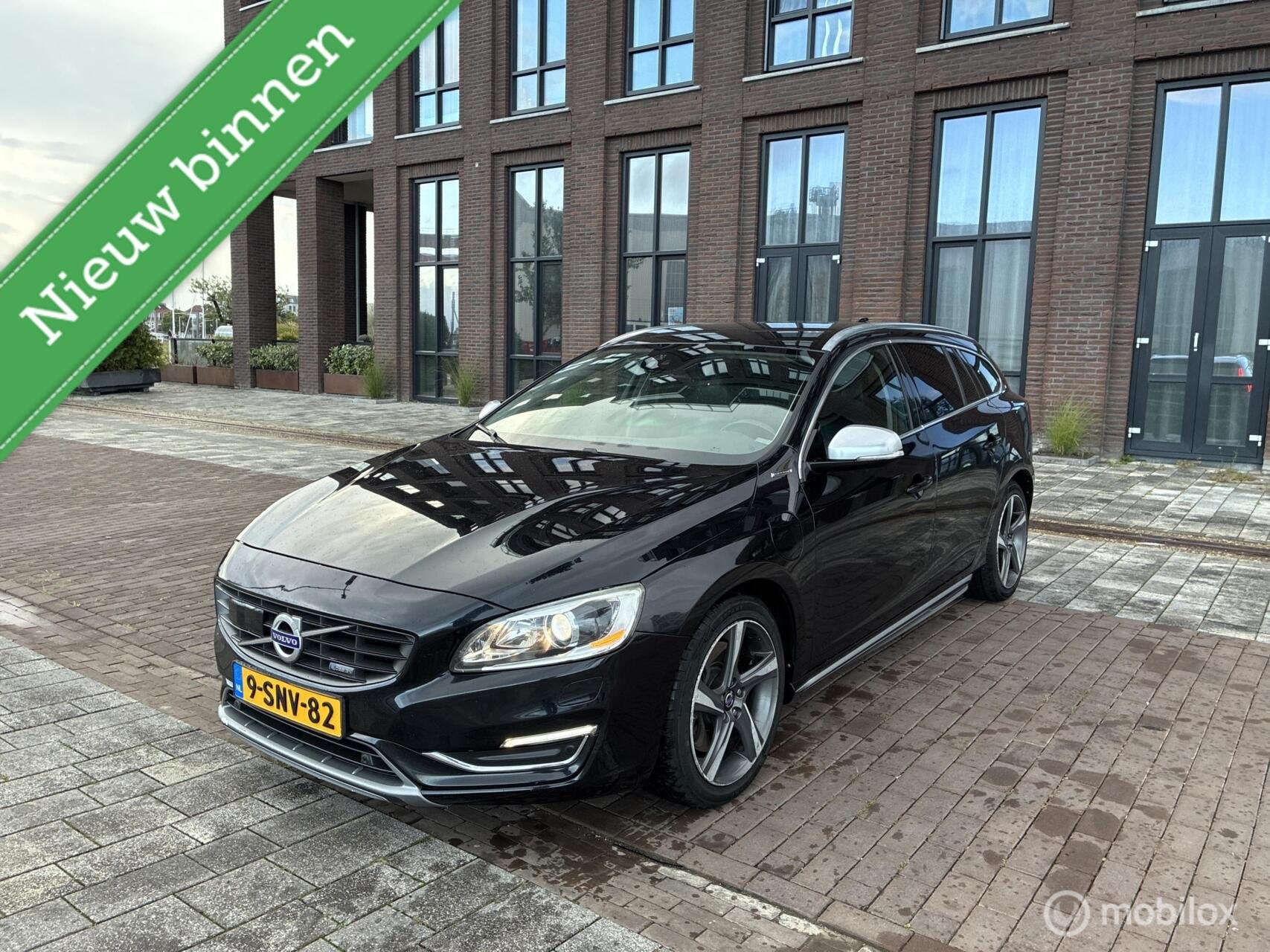 Volvo V60 2.4 D6 AWD Plug-In Hybrid R-Design Clima Navi, Auto's, Automaat, Automatische klimaatregeling, Zwart, Vierwielaandrijving