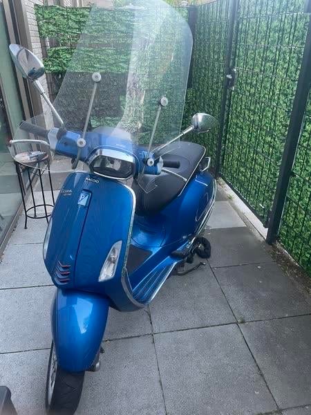 Vespa Sprint 2017 - Geel Kenteken - goed onderhouden~11k km, Fietsen en Brommers, Scooters | Vespa, Ophalen, Gebruikt, Overige modellen
