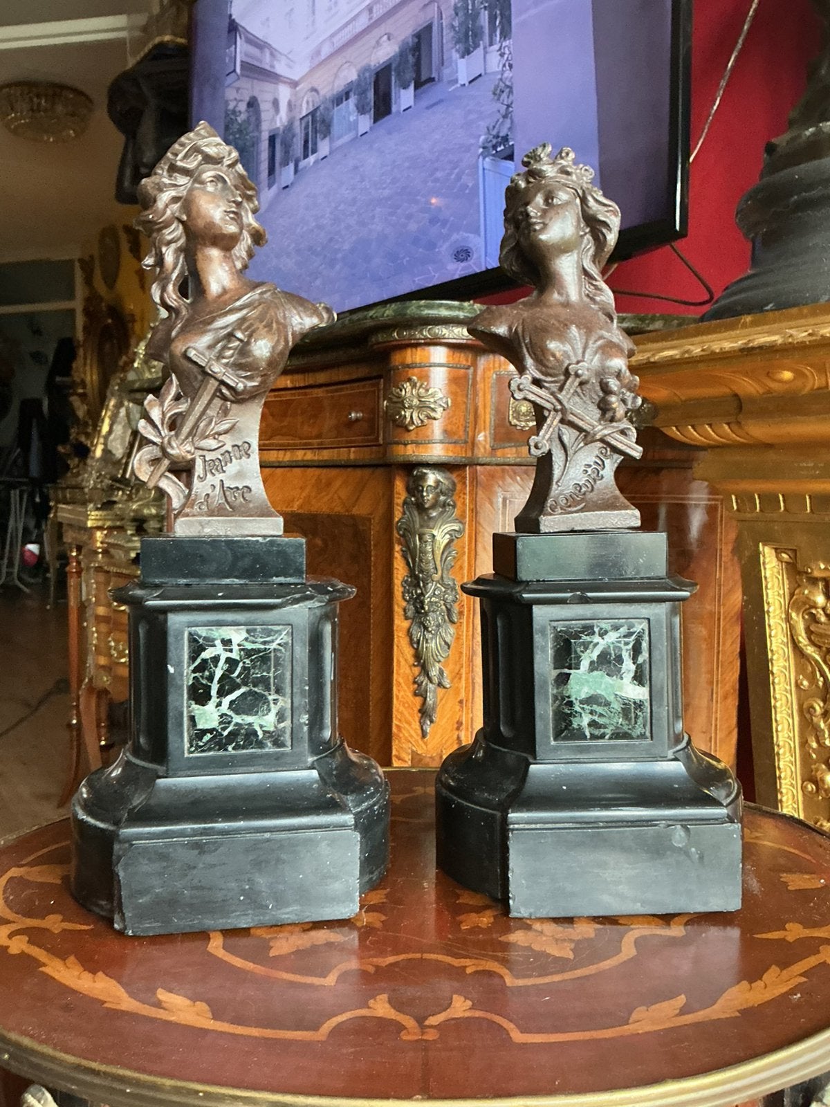 Koppel Jeanne d’arc en Genieve bustes op marmer 32 cm hoog, Antiek en Kunst, Ophalen of Verzenden