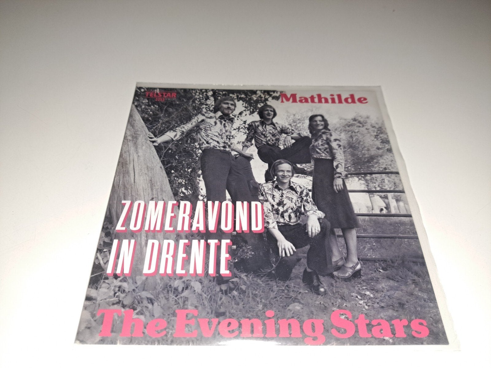 7" the Evening stars : Mathilde / Zomeravond in Drente, Verzenden, Zo goed als nieuw, Overige formaten, Levenslied of Smartlap