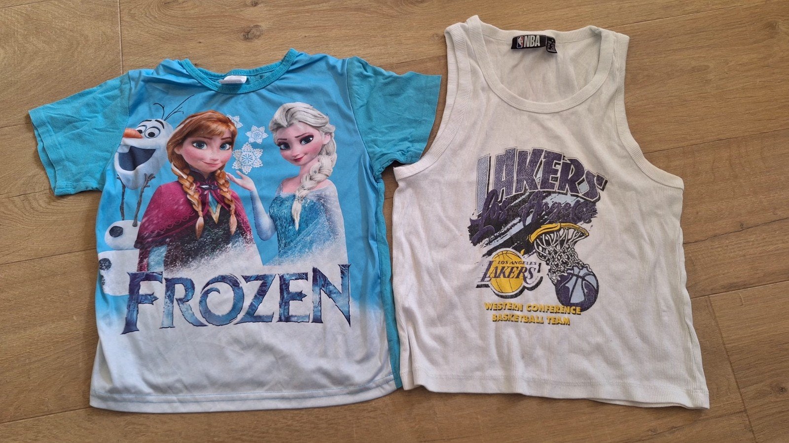 Frozen T-shirt en Lakers tanktop voor kinderen, Ophalen of Verzenden, Gebruikt, Disney, NBA, Jongen of Meisje