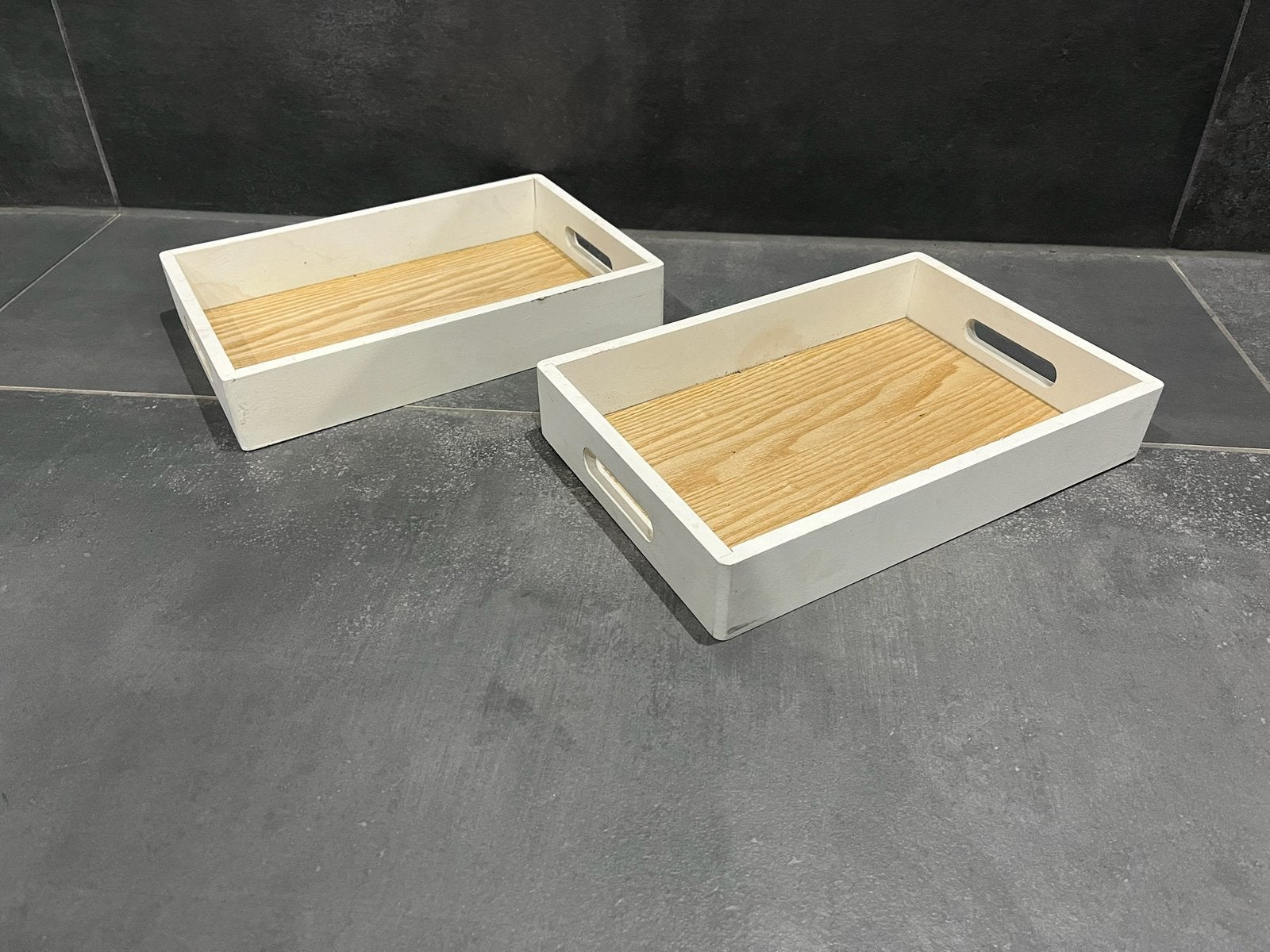 Set van 2 witte houten dienbladen met handvatten, Ophalen of Verzenden, Zo goed als nieuw, Rechthoekig, Hout