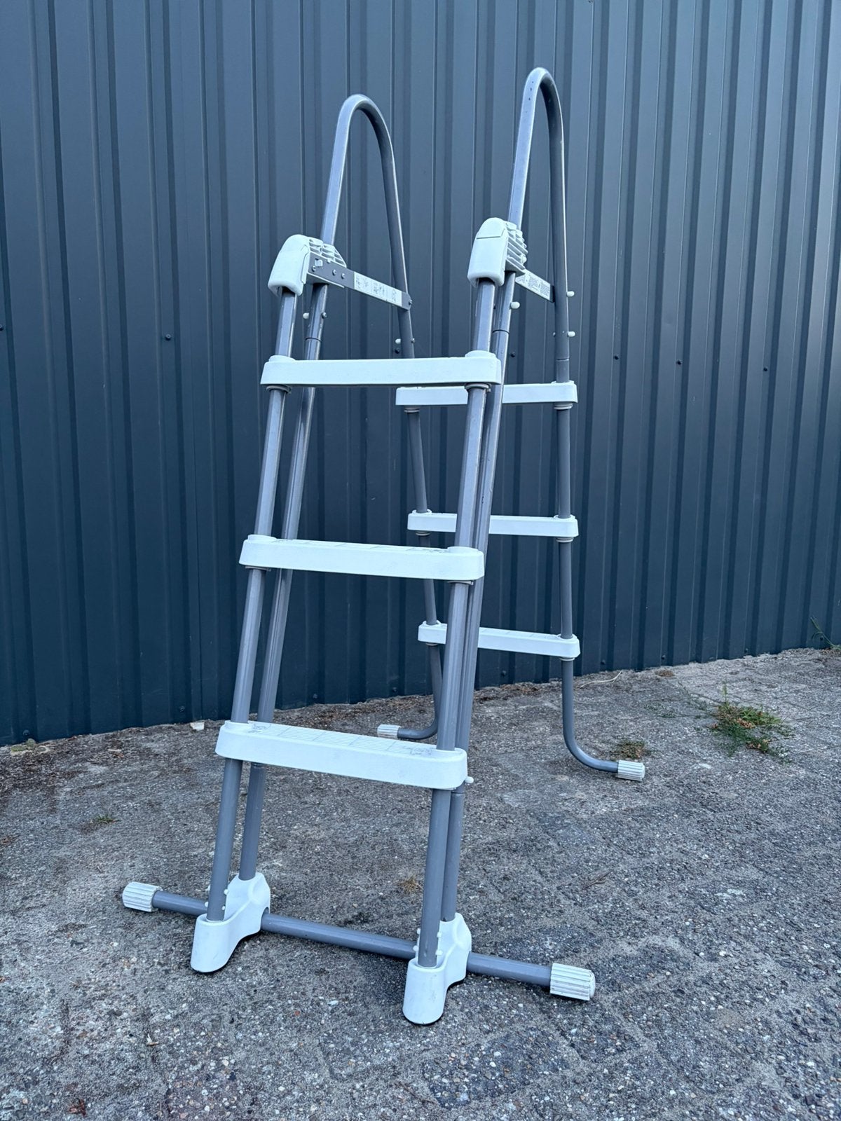 Intex zwembadladder / zwembadtrap 107 cm, Tuin en Terras, Zwembad-toebehoren, Ophalen, Zo goed als nieuw, Ladder