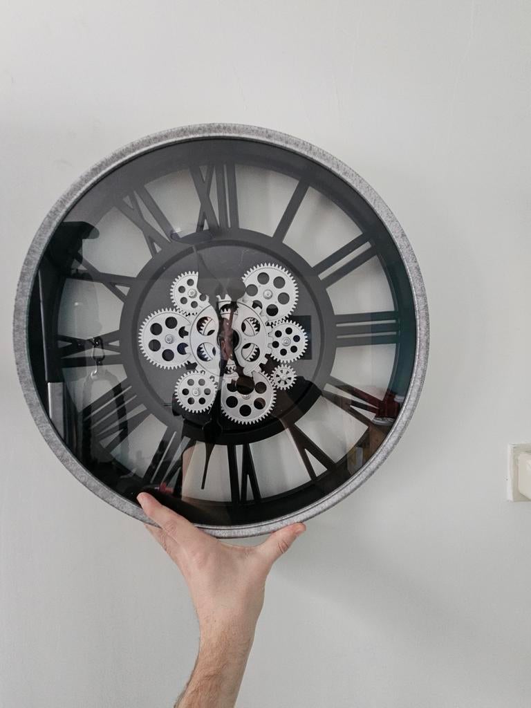 Industriële Wandklok met Zichtbare Draaiende Tandwielen, Huis en Inrichting, Woonaccessoires | Klokken, Ophalen, Zo goed als nieuw