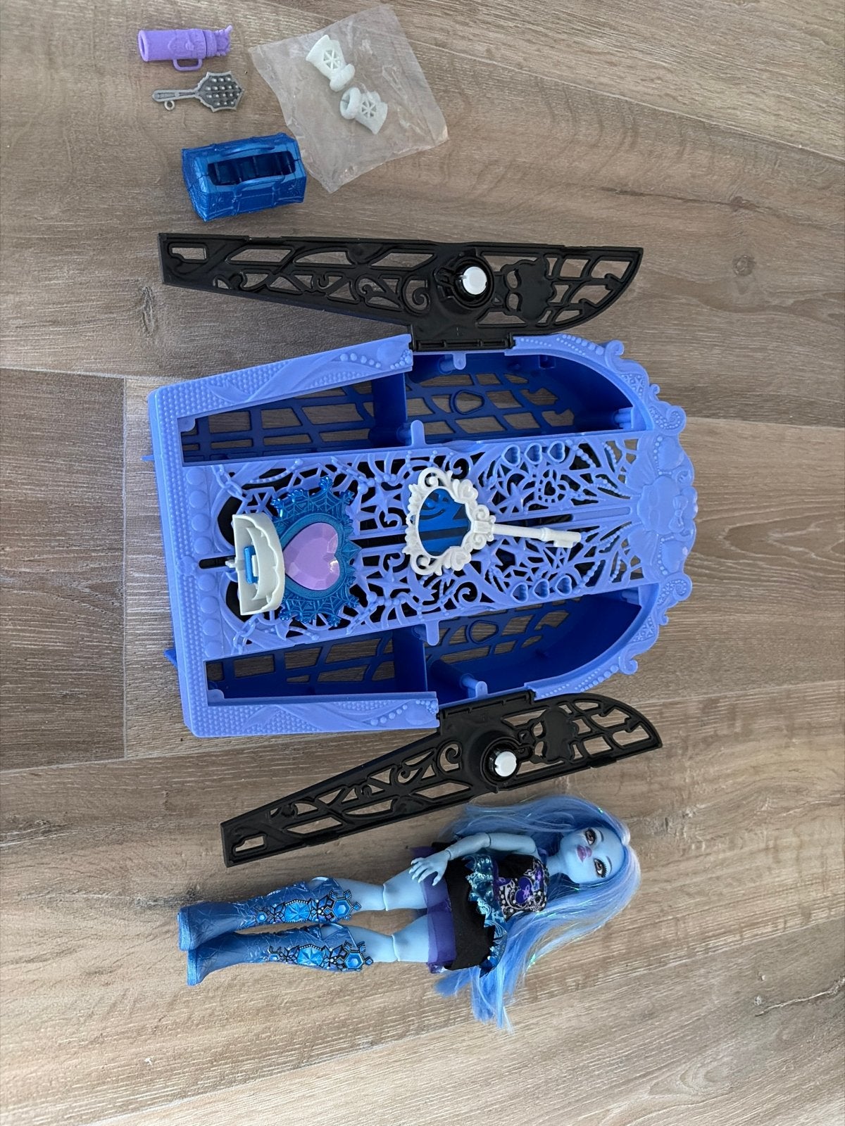 Monster High pop met kleding en accessoires, Kinderen en Baby's, Speelgoed | Poppen, Ophalen, Gebruikt, Overige typen