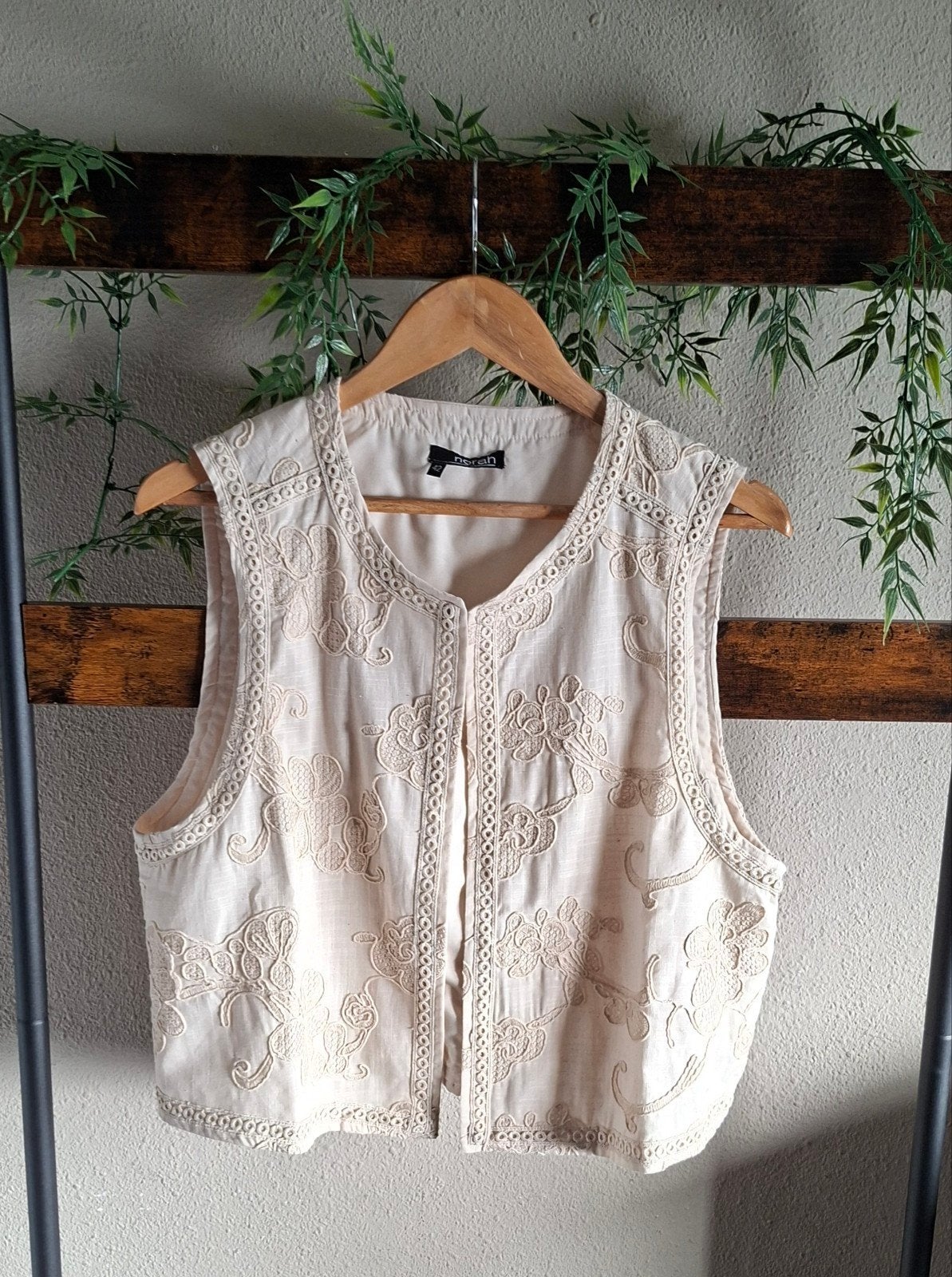NORAH Gilet beige bewerkt L/XL, Kleding | Dames, Bodywarmers, Beige, Maat 42/44 (L), Nieuw, Ophalen of Verzenden