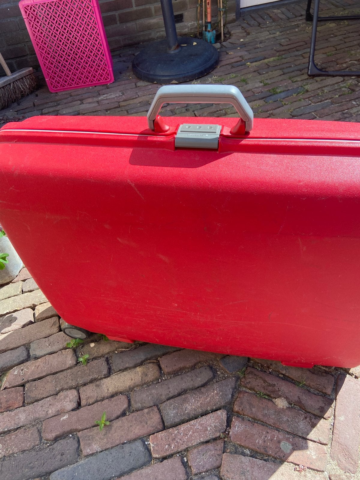 Samsonite koffer rood met wieltjes en slot, Ophalen, Gebruikt, Hard kunststof, Slot