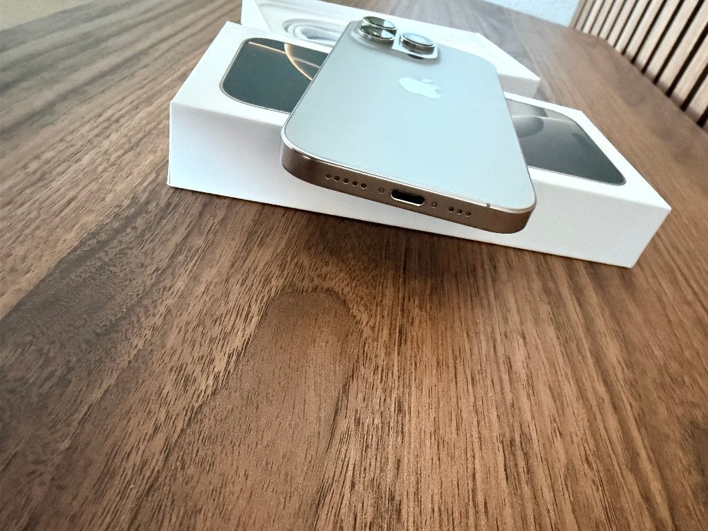 Foto 5 van iPhone 16 Pro 128GB Natural Titanium – 91% batterij