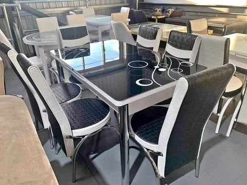 Dining table with 6 traditional chairs, Kunststof, Verzenden, 150 tot 200 cm, Rechthoekig