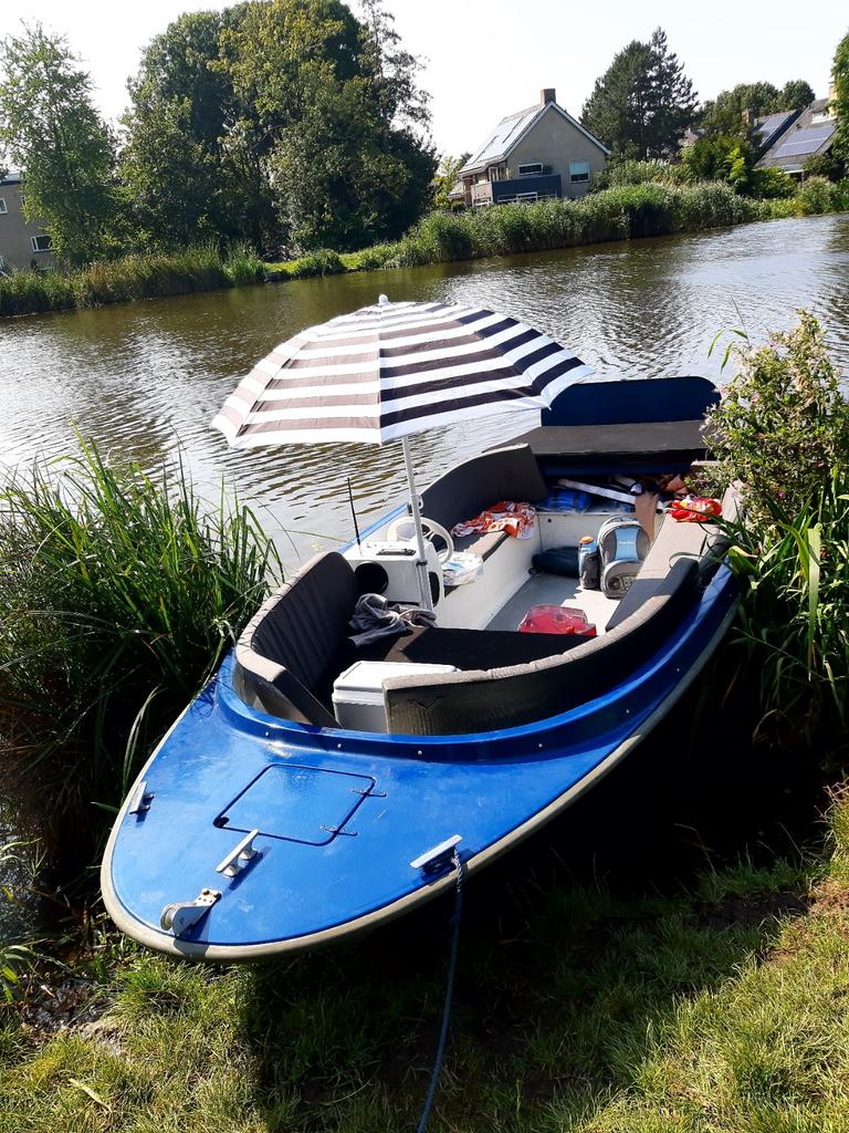 Visboot met kajuit, Snelle Sloep, With 520, trailer en 25 pk, Ophalen of Verzenden, Gebruikt, Drie personen of meer, Overige typen