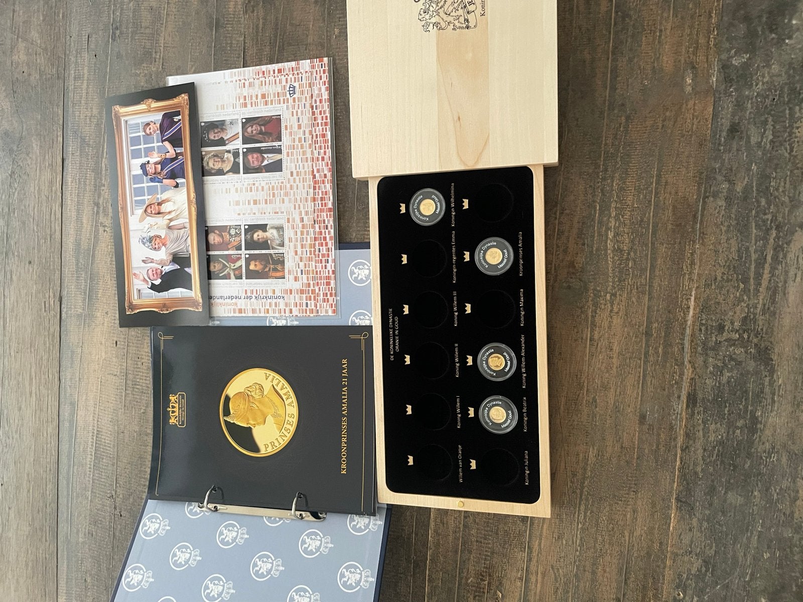 5 Gouden Munten Koninklijke Dynastie met Documentatie, Setje, Koningin Beatrix, Goud, Overige waardes
