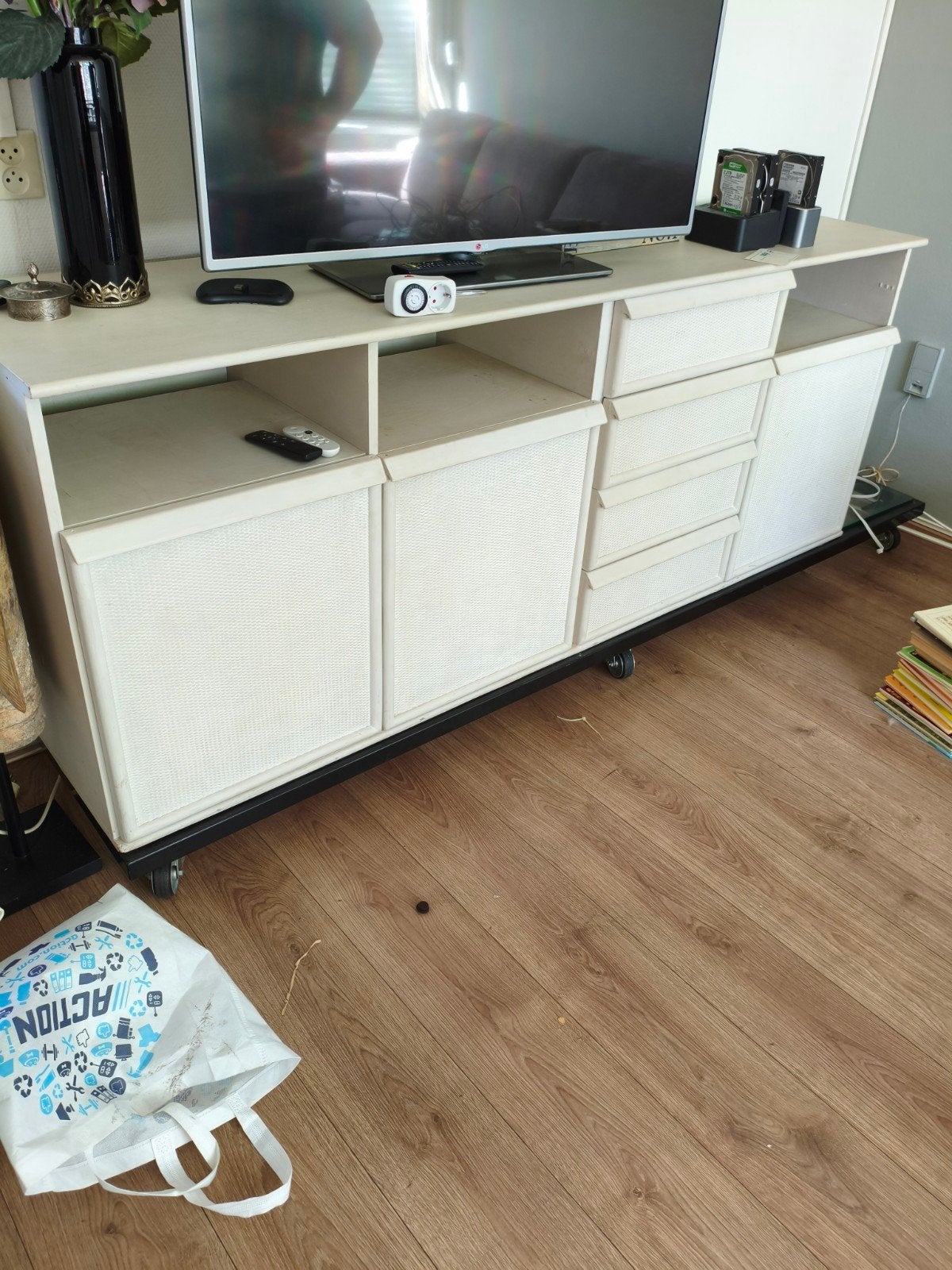 Crème/grijzige kleurige rotan kast met lades en deuren, Overige materialen, Gebruikt, 200 cm of meer, Minder dan 100 cm