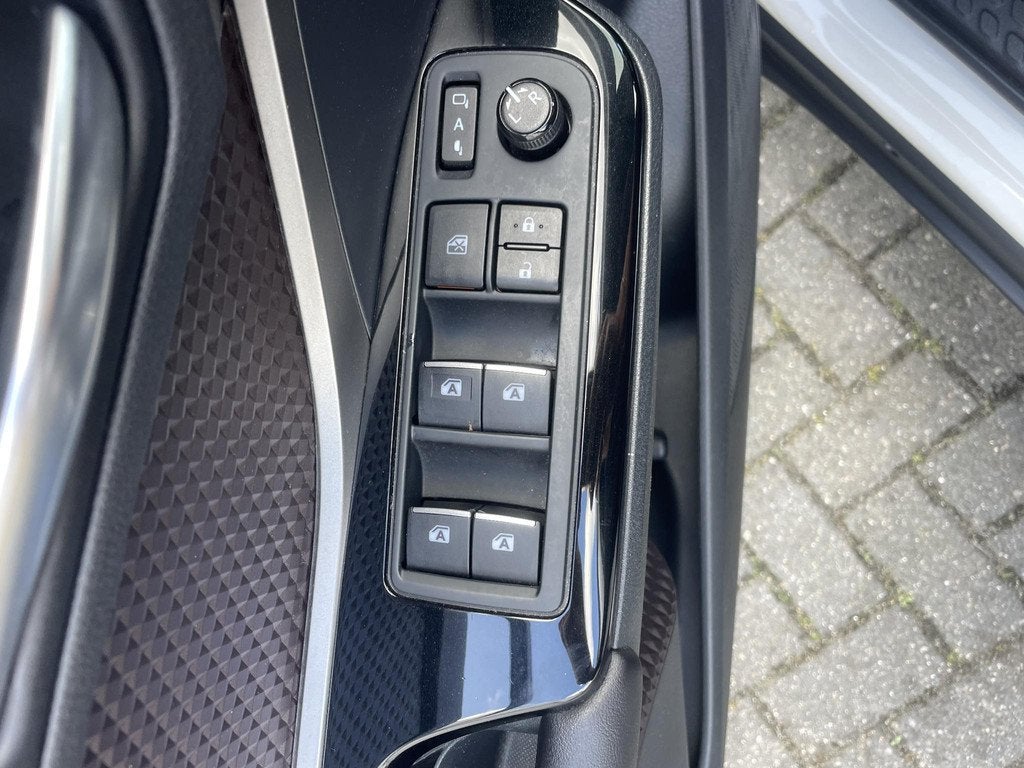 Toyota C-HR 1.8 Hybrid Executive, Auto's, Toyota, Euro 6, 4 cilinders, Leder en Stof, Origineel Nederlands