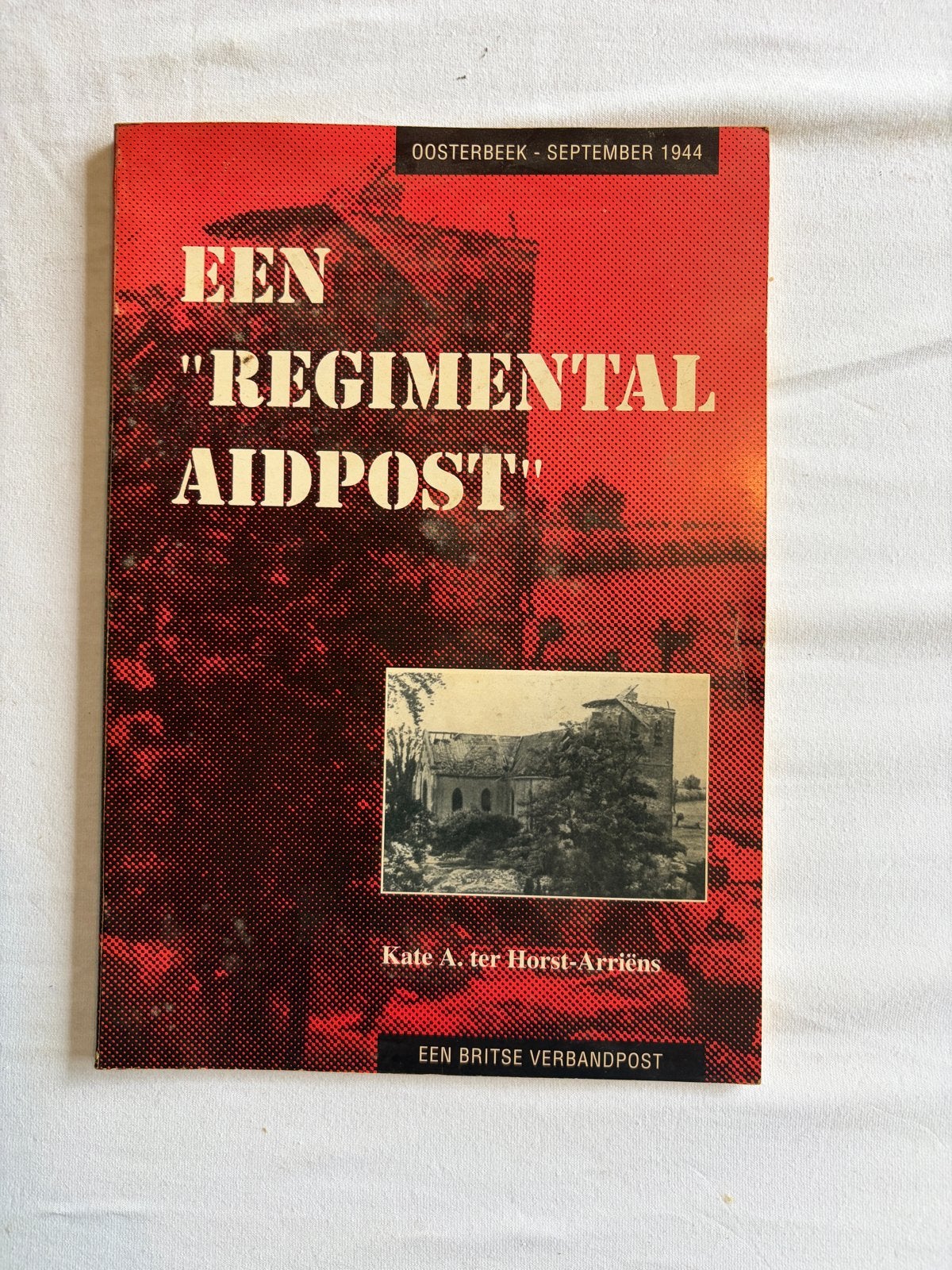 Een "Regimental Aidpost" - Oosterbeek September 1944, Boeken, Ophalen of Verzenden, Tweede Wereldoorlog, Gelezen, Overige onderwerpen