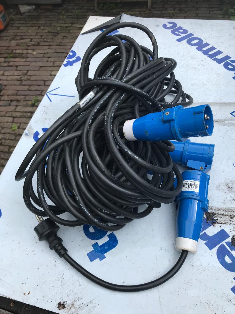 Camping stroomkabel circa 35 meter met verloopadapter, Caravans en Kamperen, Ophalen of Verzenden, Zo goed als nieuw