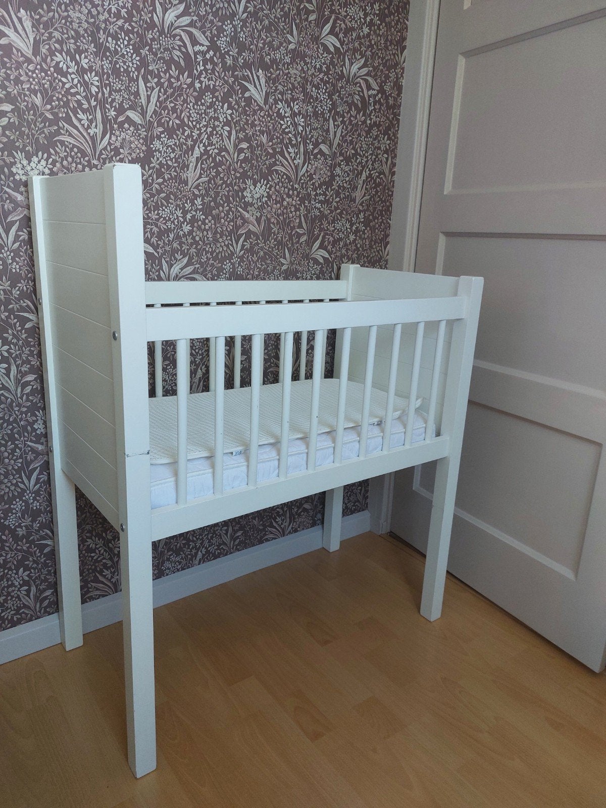 Kidsmill Noa Wieg wit incl matras en aerosleeptopper, Ophalen, Wieg