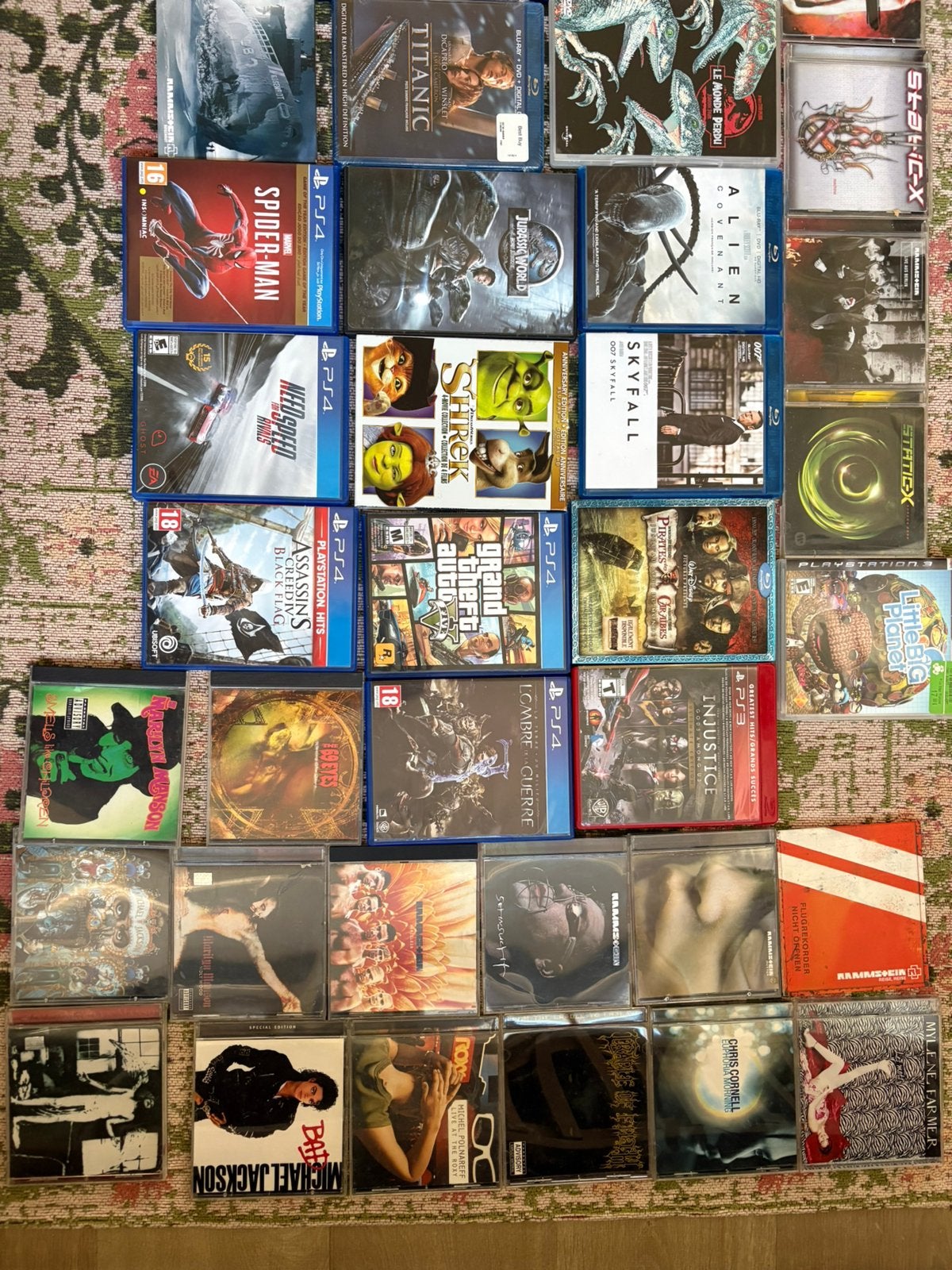 Box of random CDs, Blue rays, Dvds , Playsation games.100€, Ophalen, Zo goed als nieuw