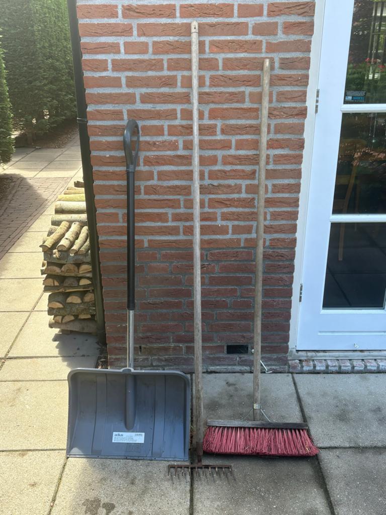 Tuinset: Schep, Hark en Bezem, Tuin en Terras, Hand-tuingereedschap, Ophalen of Verzenden, Zo goed als nieuw, Bezem