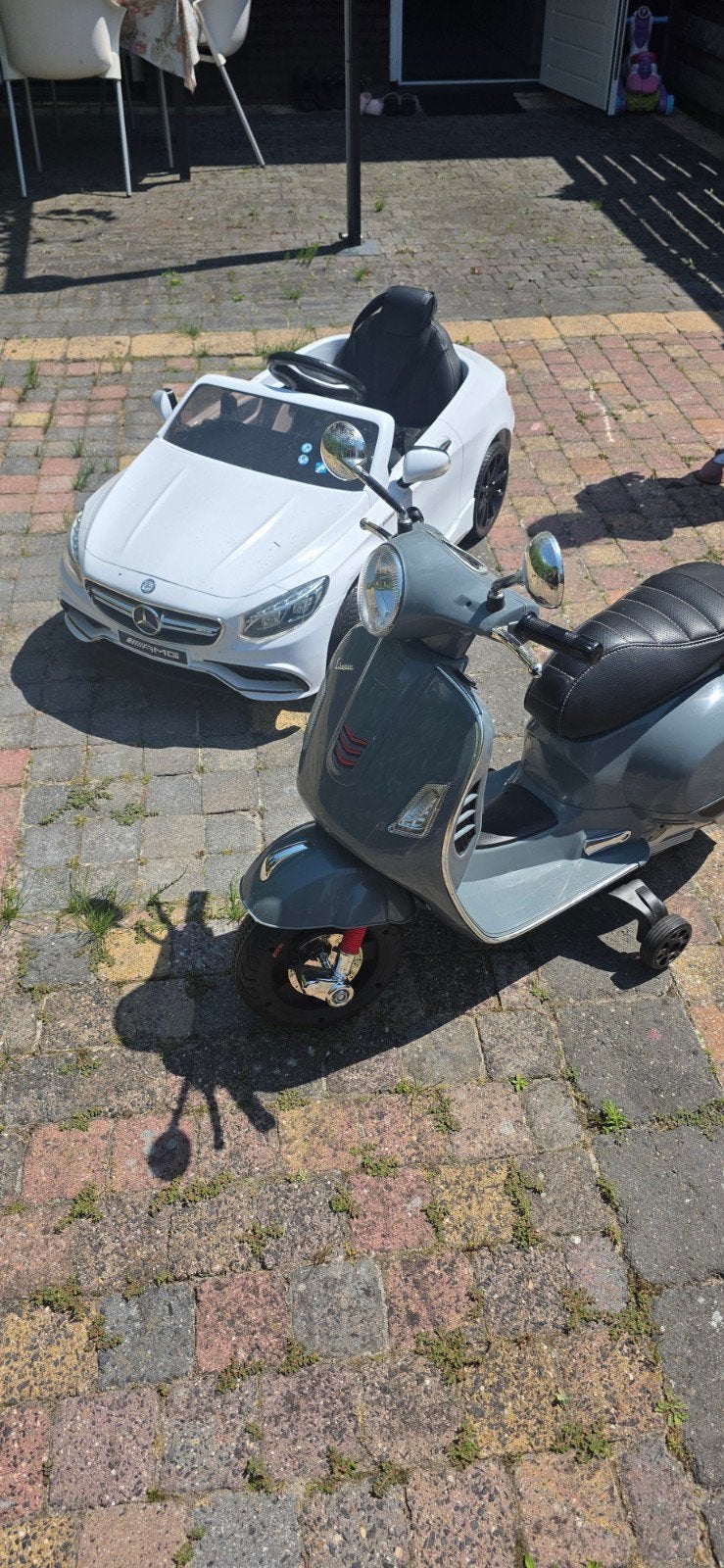 Elektrische kinderauto Mercedes AMG & Vespa scooter, Kinderen en Baby's, Ophalen, Gebruikt