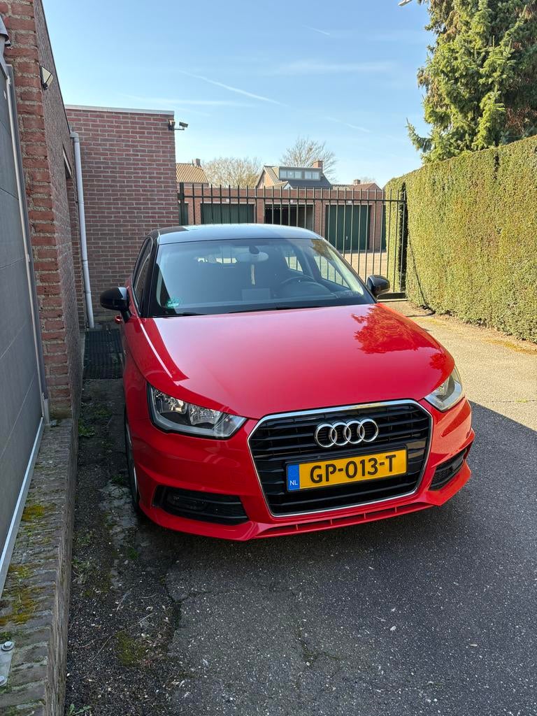 Audi A1 1.0 Tfsi 2015 Rood, Auto's, Audi, Voorwielaandrijving, Stof, Zwart, 95 pk