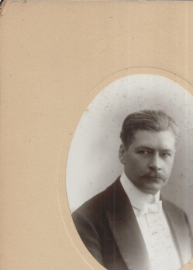 Den Haag A van der Tand met strenge blik Kabinetsfoto, Ophalen of Verzenden, Voor 1920, Ongelopen, Zuid-Holland