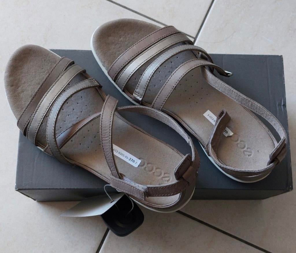 Ecco schoenen van €89,99 voor
€39,99
Nieuw!
100% Origineel!, Ecco, Bruin, Overige typen, Nieuw