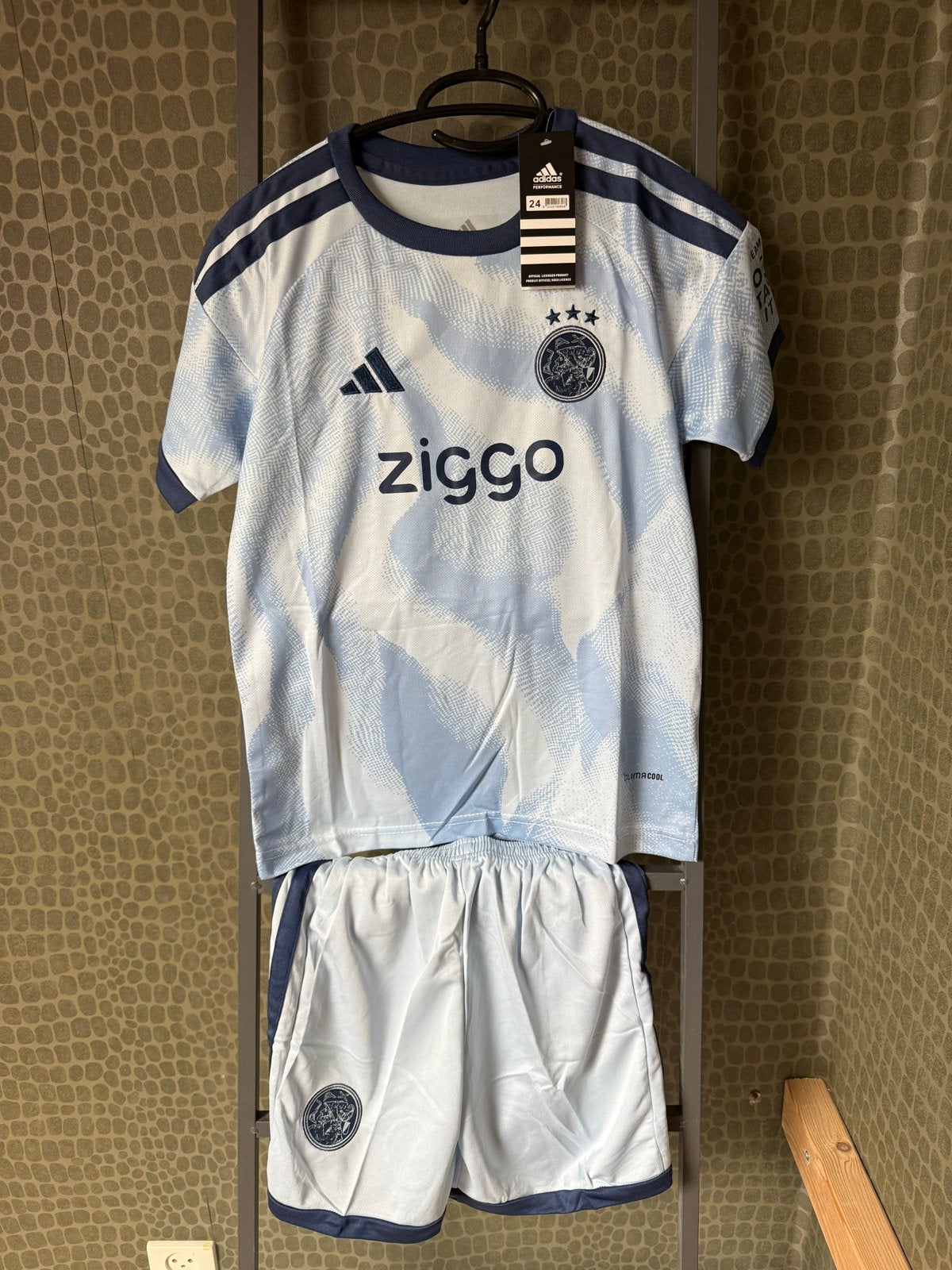 Ajax uit tenue 2026/2027 met sokken - Maat 98/104, Ophalen of Verzenden, Nieuw, Jongen of Meisje, Setje