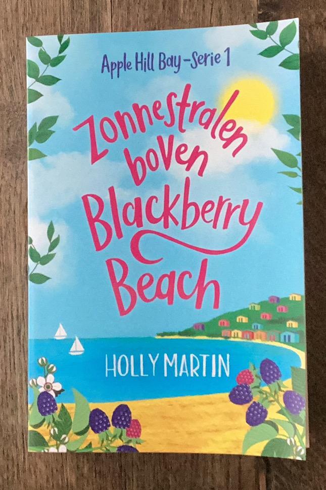 Holly Martin - Zonnestralen boven Blackberry Beach, Boeken, Ophalen of Verzenden, Zo goed als nieuw, Holly Martin