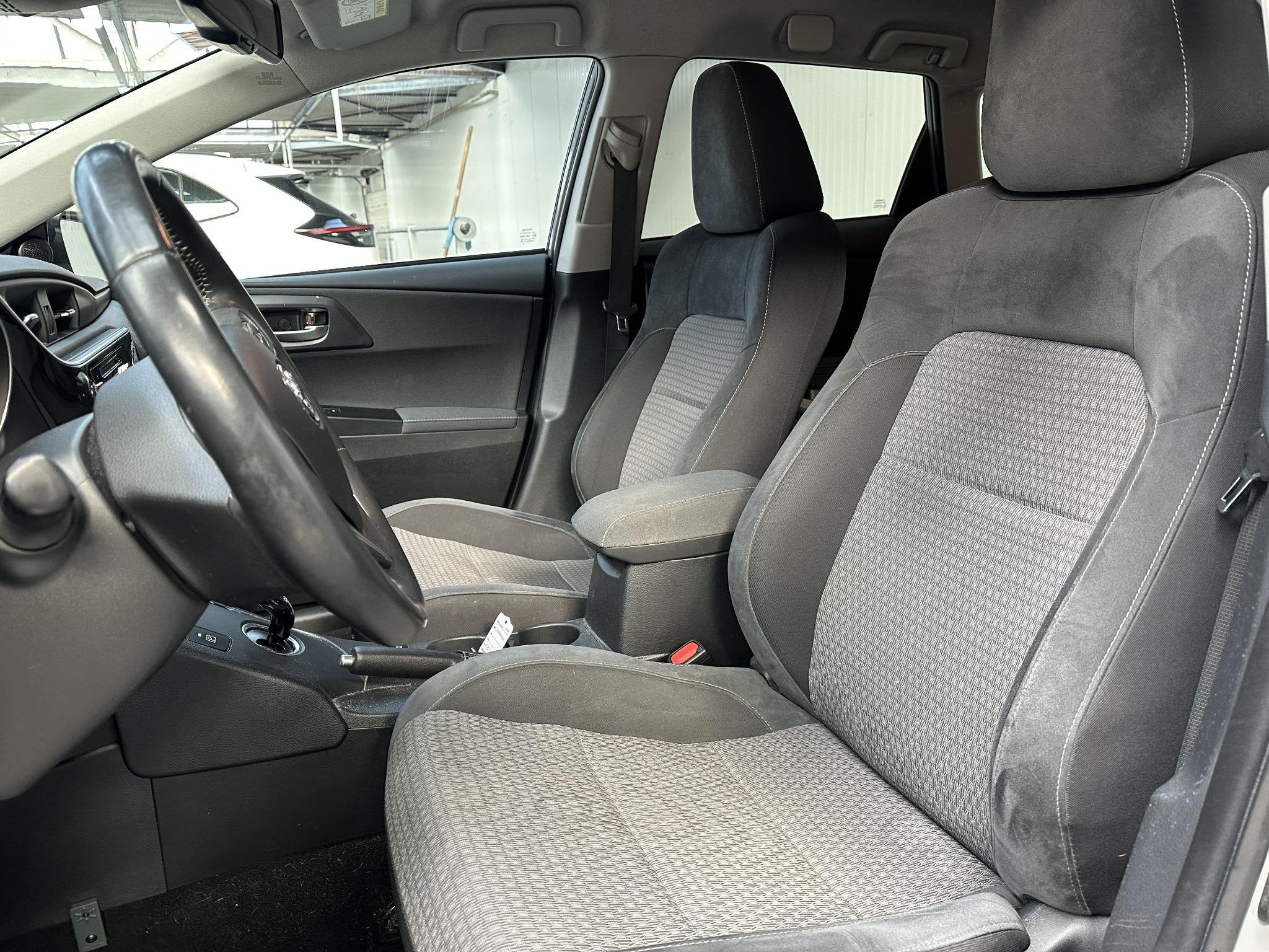 Toyota Auris 1.8 Hybrid Energy Plus, Gebruikt, Euro 6, Parkeersensor, Origineel Nederlands