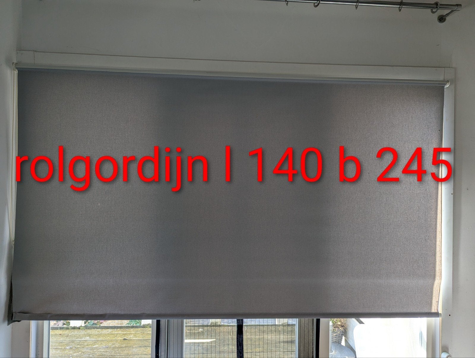 Te koop: Rol gordijn grijs. L140 B245, Huis en Inrichting, Stoffering | Gordijnen en Lamellen, Gebruikt, 140 cm, Grijs, Ophalen