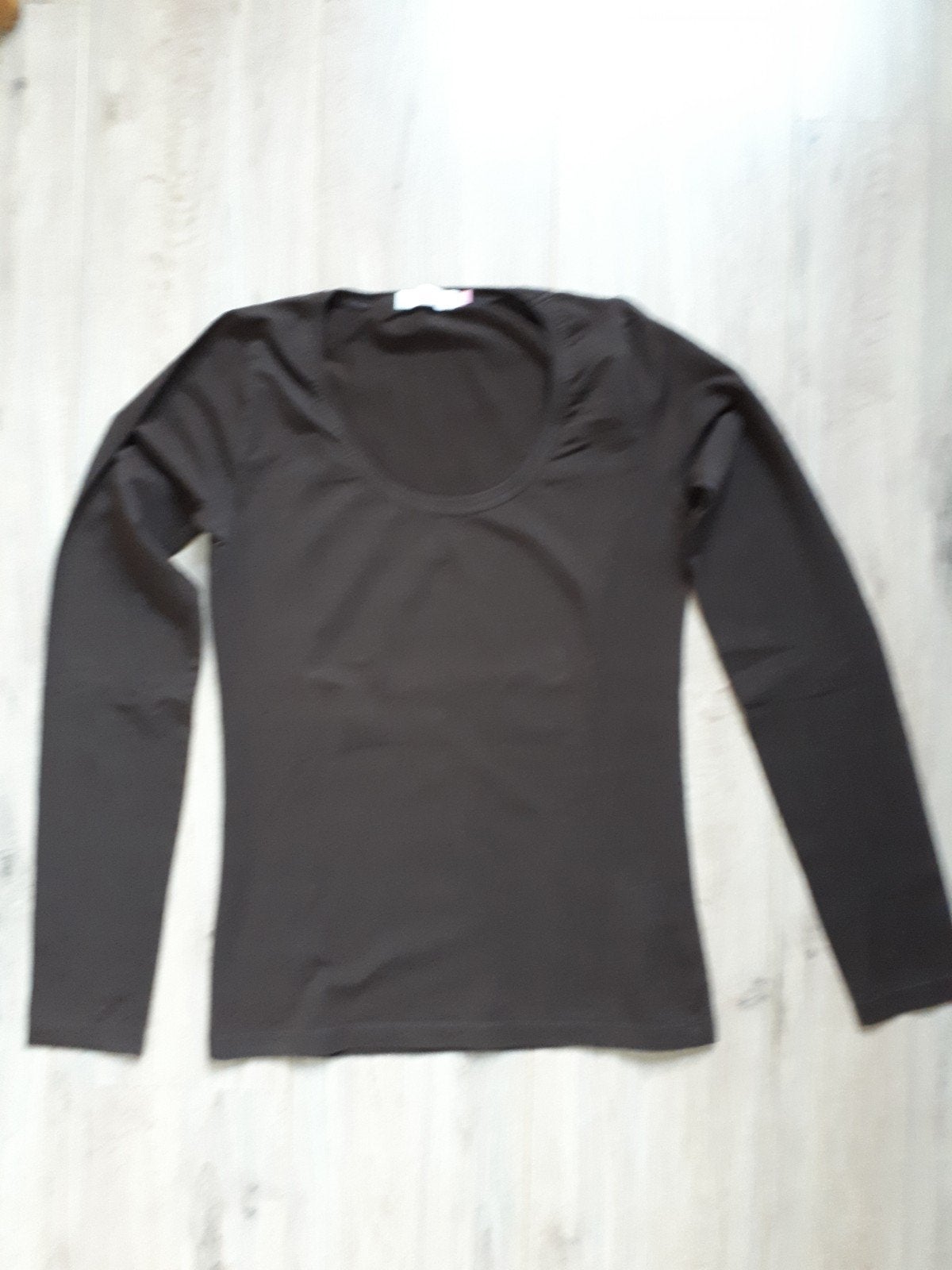 Donkerbruin shirt met lange mouwen, maat M, Sutherland, Bruin, Ophalen of Verzenden, Zo goed als nieuw