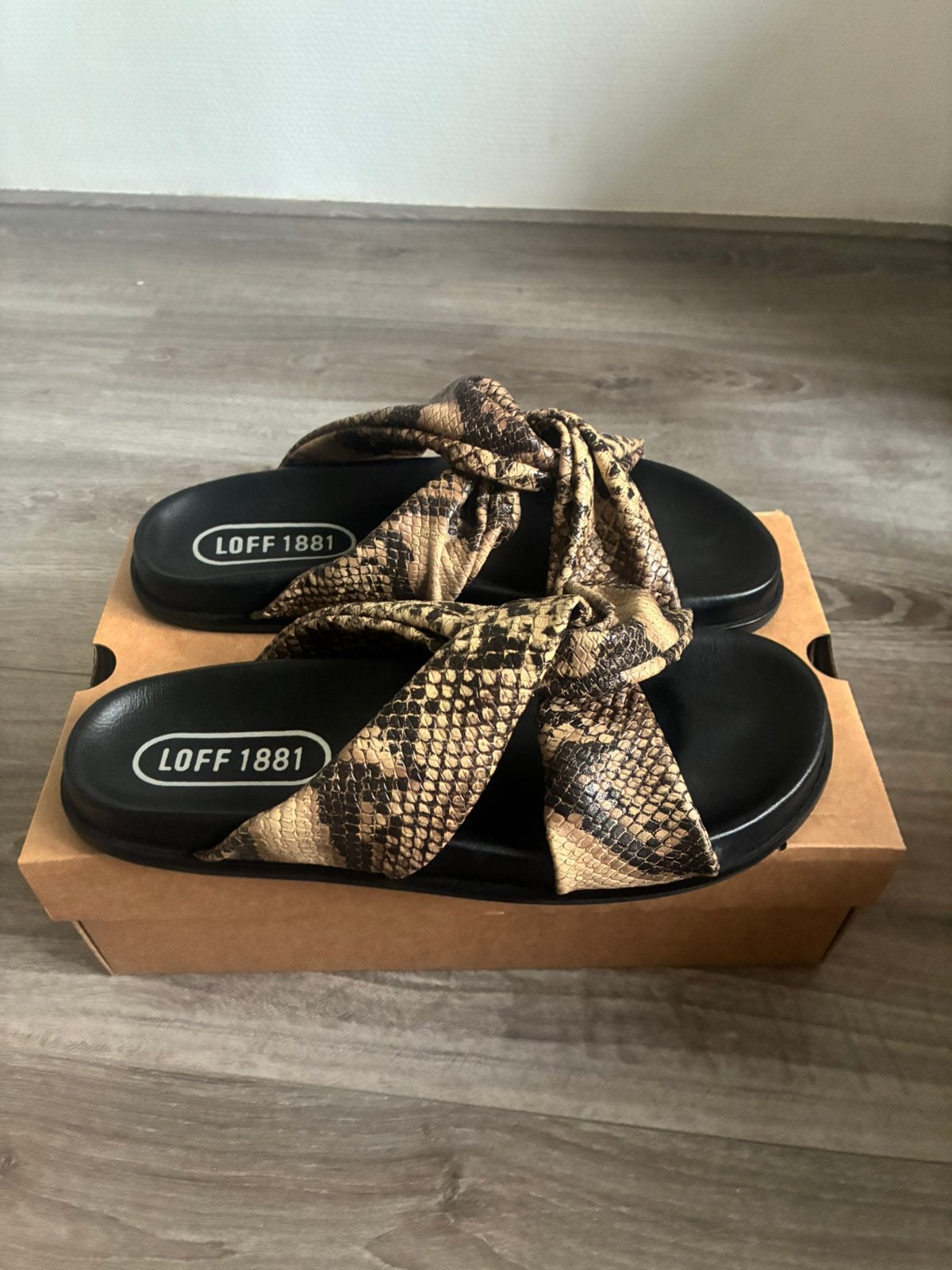 Nieuwe leren muiltjes, Ophalen of Verzenden, Nieuw, Sandalen of Muiltjes