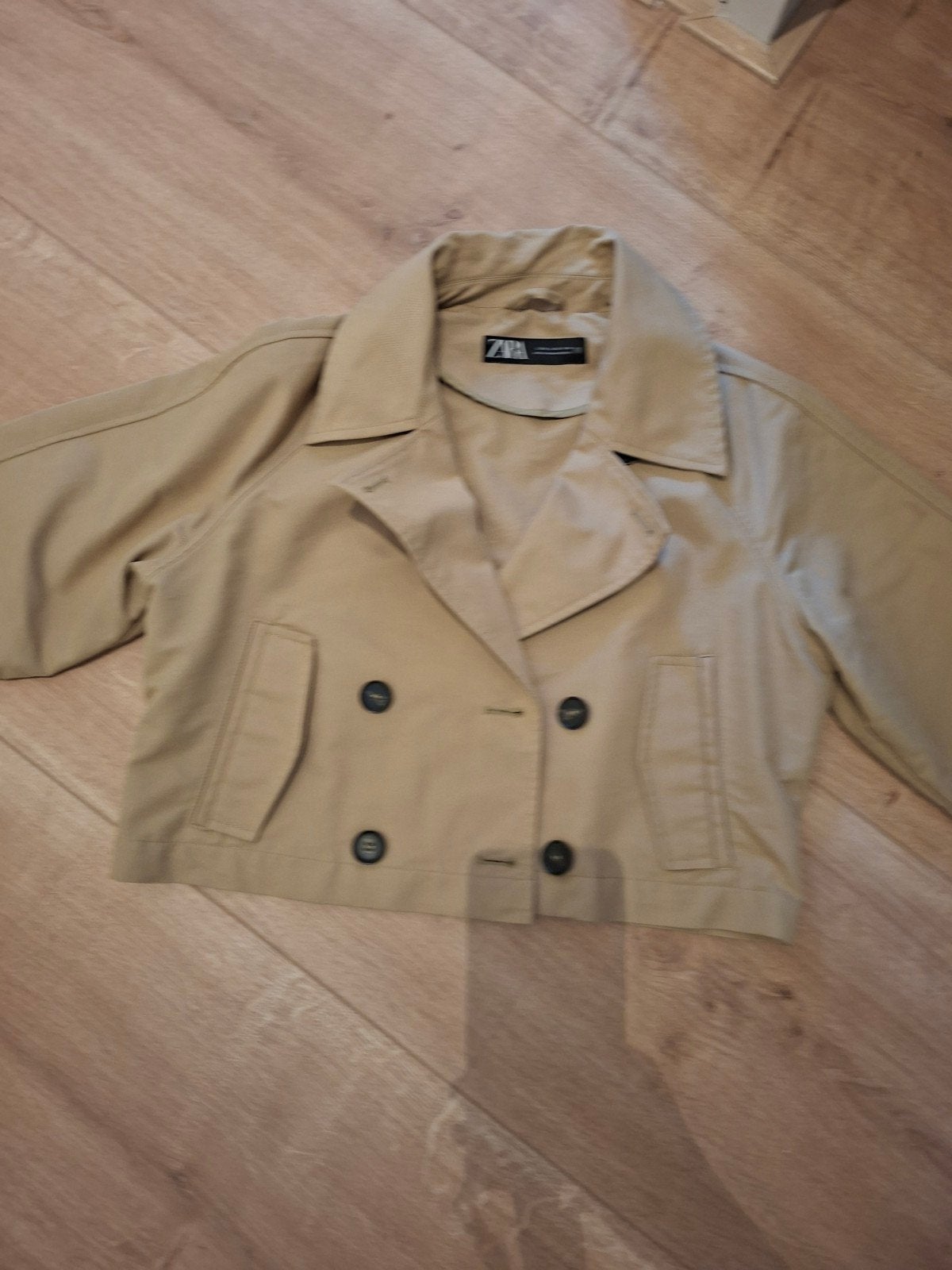 Zara korte trenchcoat XS beige, Kleding | Dames, Jassen | Zomer, Ophalen of Verzenden, Zo goed als nieuw, Maat 34 (XS) of kleiner