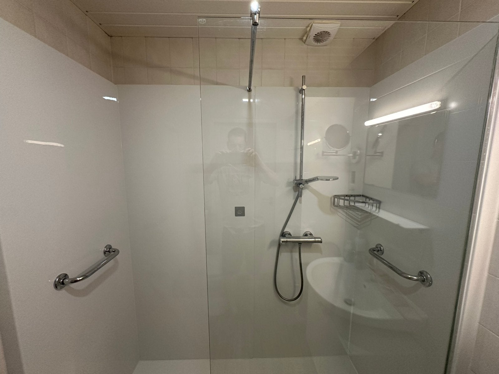 Moderne Inloopdouche met Glazen Wand en Doucheset, Ophalen, Gebruikt, Chroom, Douche