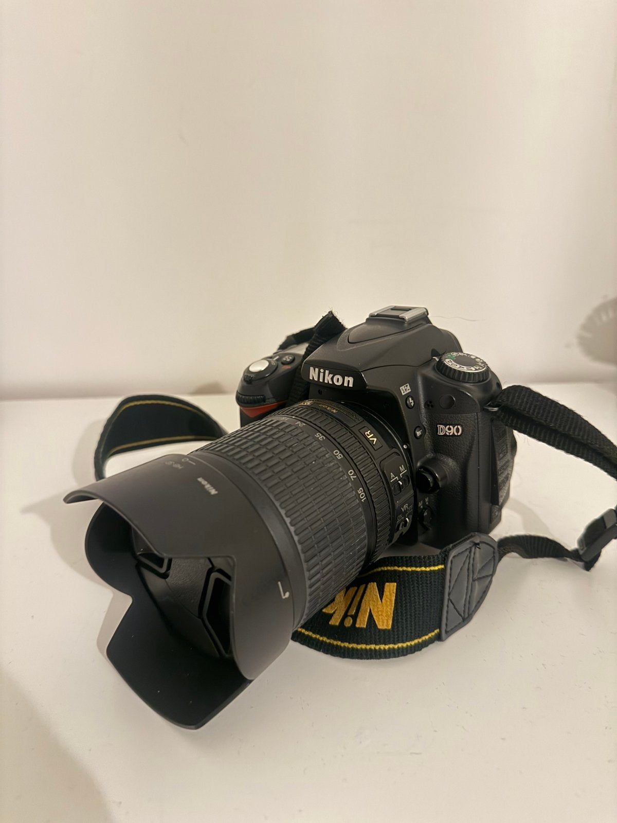 Nikon D90 spiegelreflexcamera + 18-105mm VR lens,, Audio, Tv en Foto, Fotocamera's Digitaal, Ophalen, Gebruikt, Ingebouwde flitser