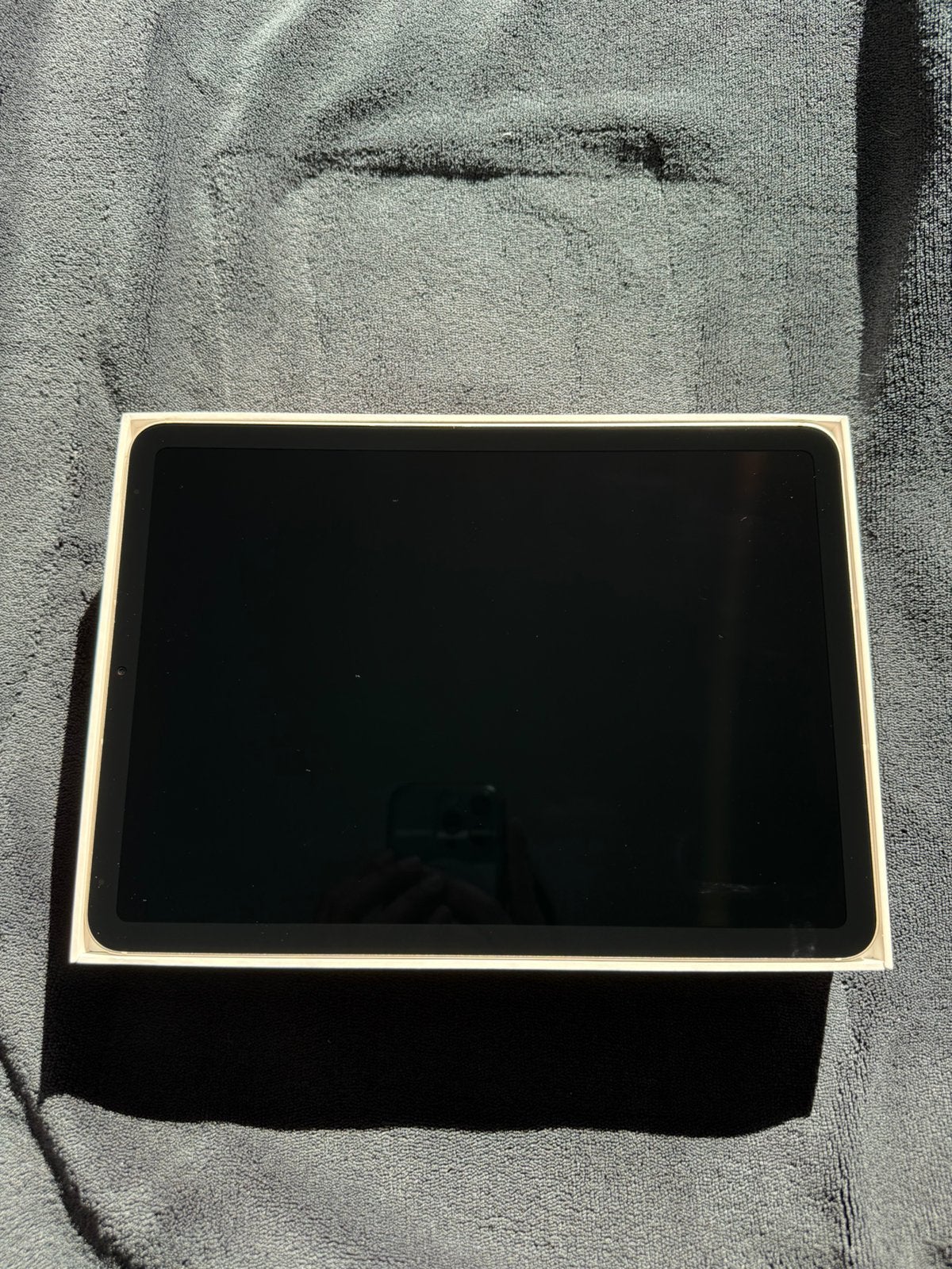 Foto 4 van Apple iPad Air (2022) Wifi + Cellular - Starlight
