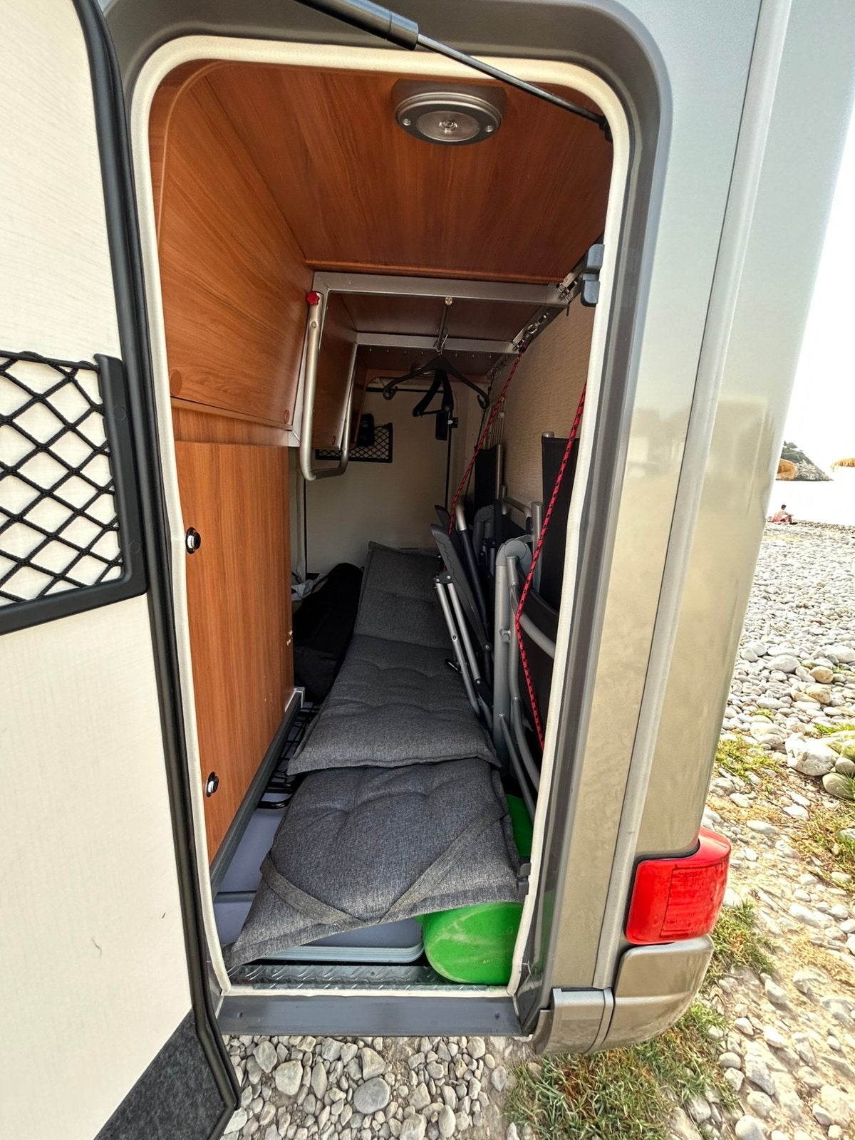 Foto 9 van Hymer B 534 DL Integr.Camper met autom.motor airco als nieuw