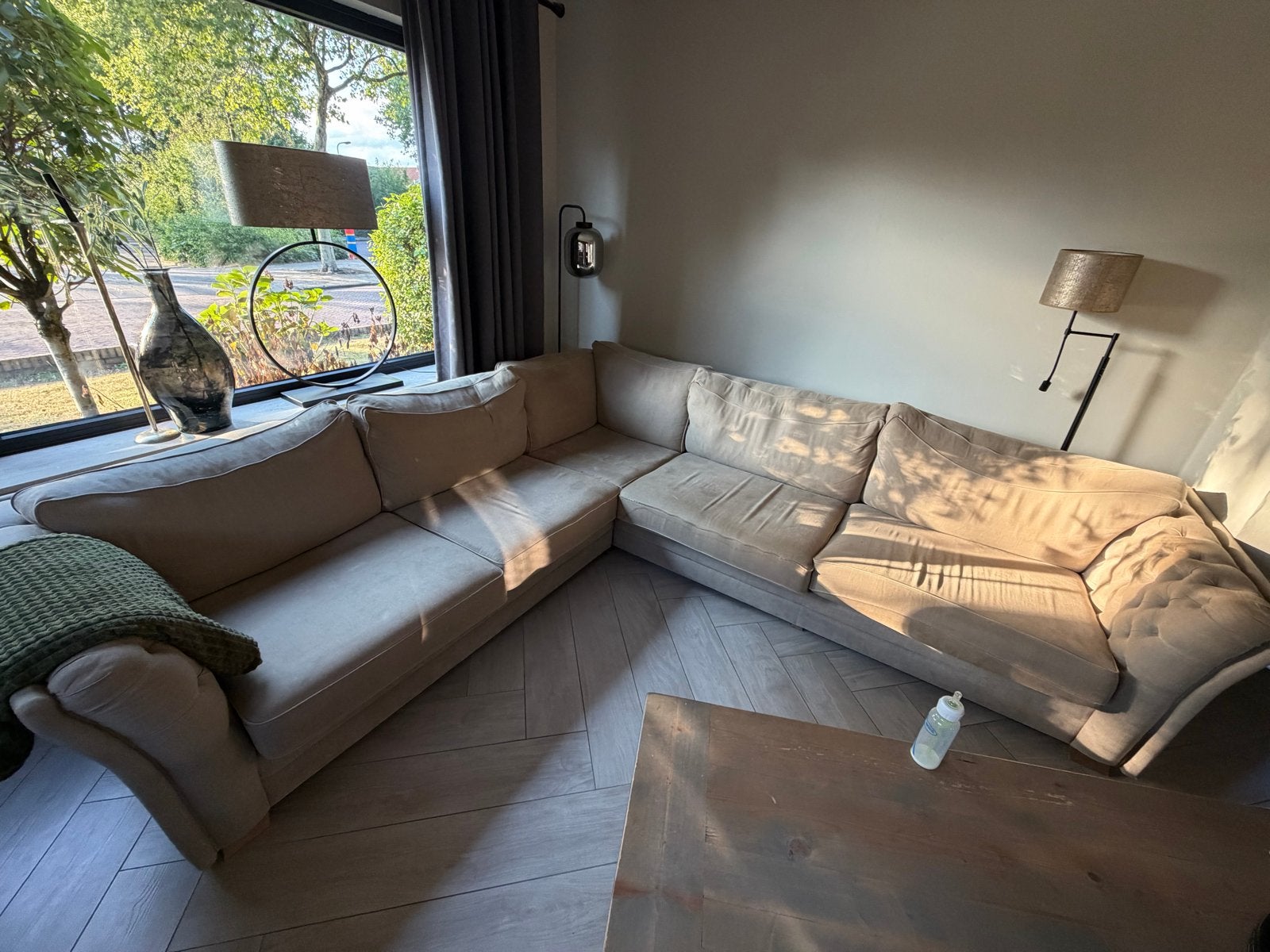 Comfortabele hoekbank in beige stof, Ophalen, Gebruikt, 100 tot 125 cm, Hoekbank