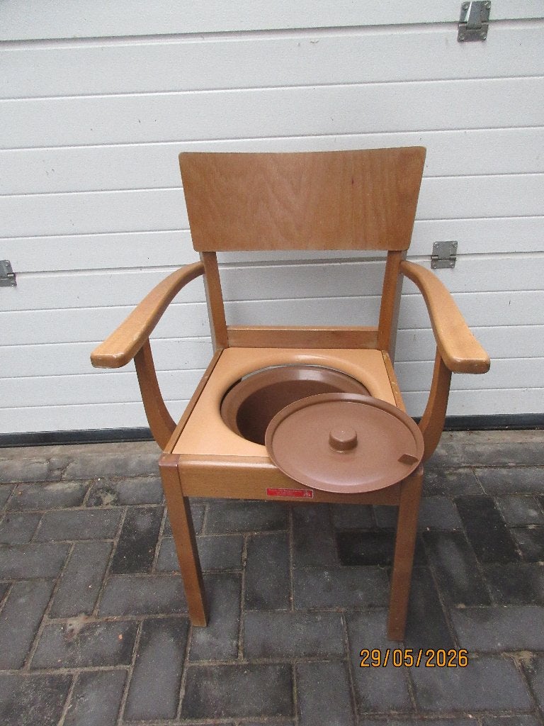 antieke po stoel van hout met skai zitting, Ophalen, Gebruikt