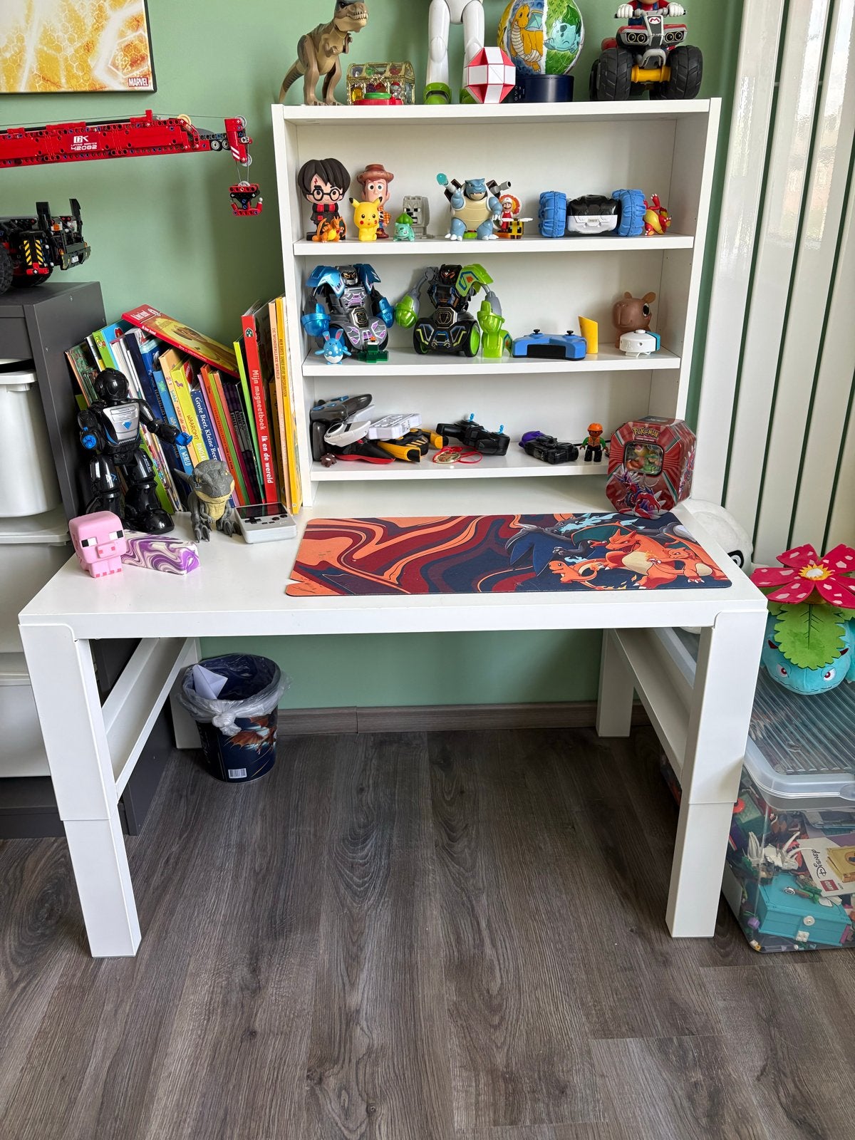 IKEA wit kinderbureau verstelbaar met opzetkastje, Huis en Inrichting, Bureaus, Ophalen, Kinderbureau, In hoogte verstelbaar, Zo goed als nieuw