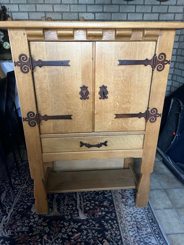 eiken tv kast met smeedijzeren beslag, Ophalen, Gebruikt, 100 tot 150 cm, Eikenhout